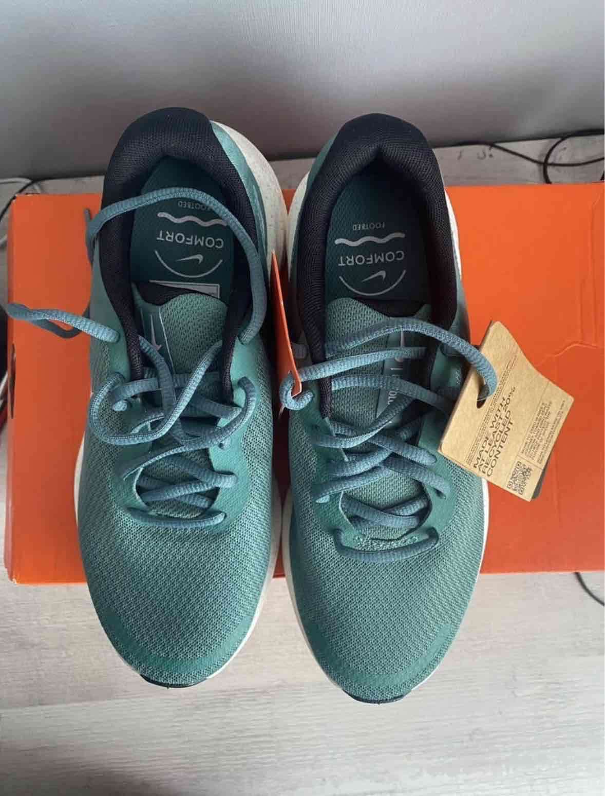 Zapatillas Nike verdes nuevas - miniatura 2