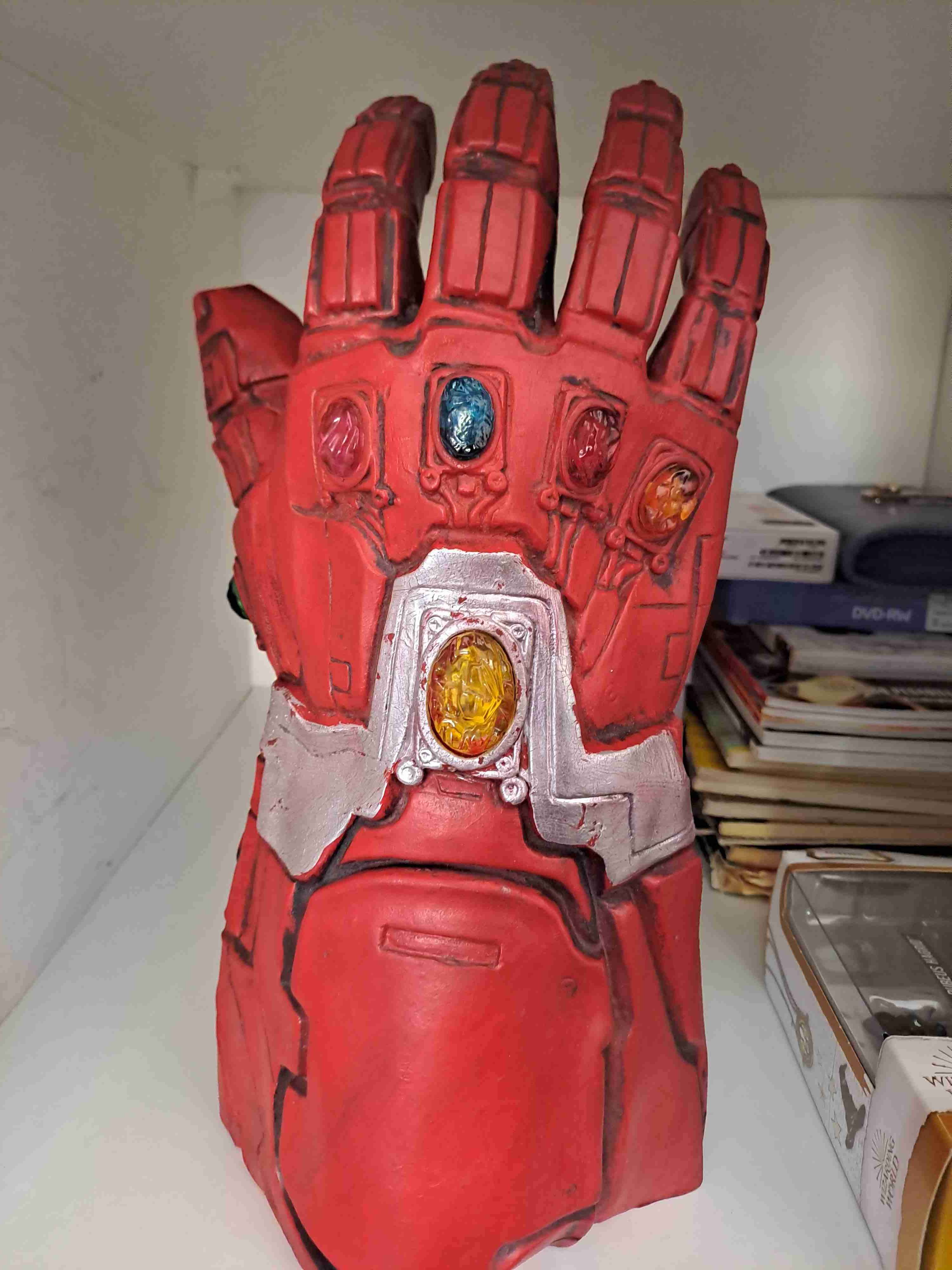 Guante de thanos con gemas del infito