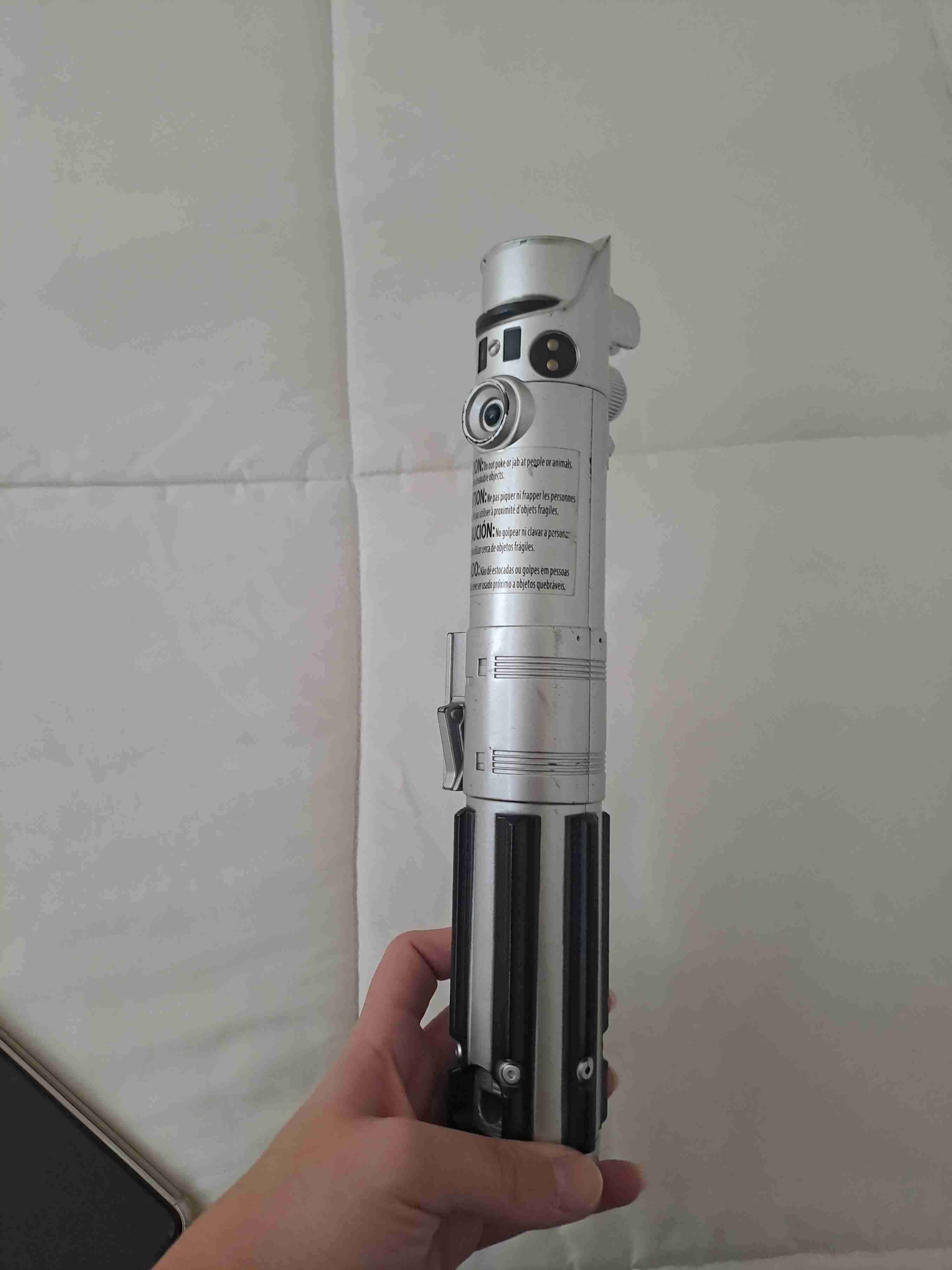 Sable láser de juguete plateado