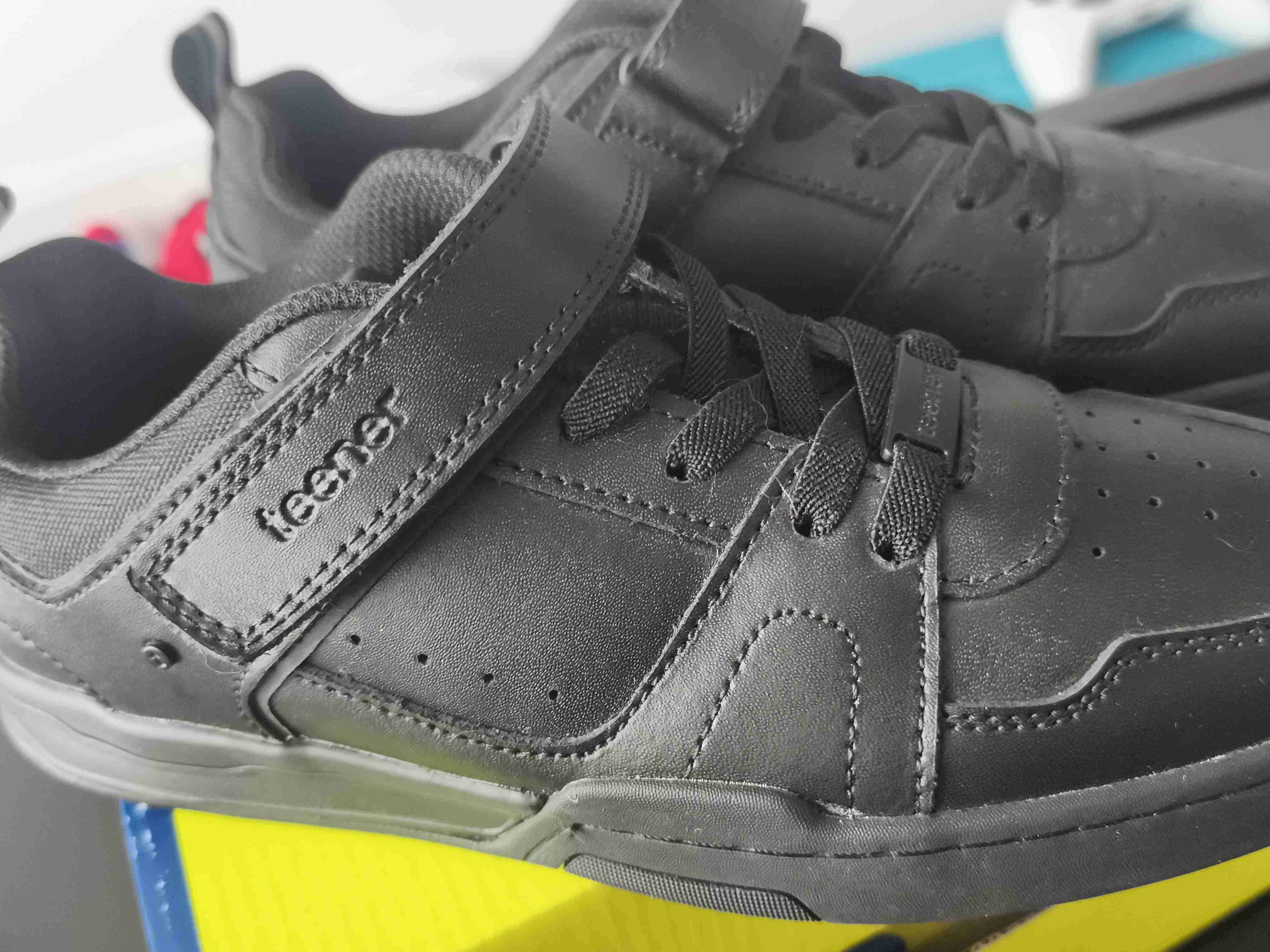 Zapatillas negras con velcro Colegio SIN USO - miniatura 2