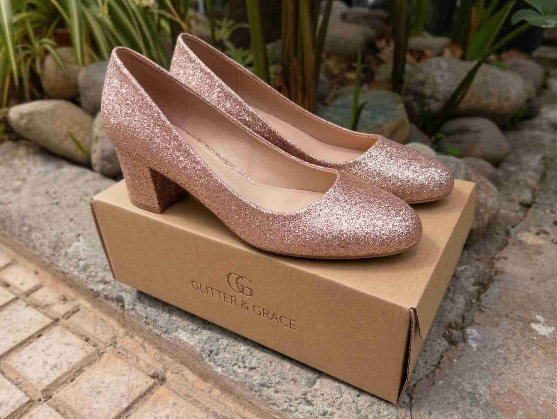 Zapatos glitter rosado con taco