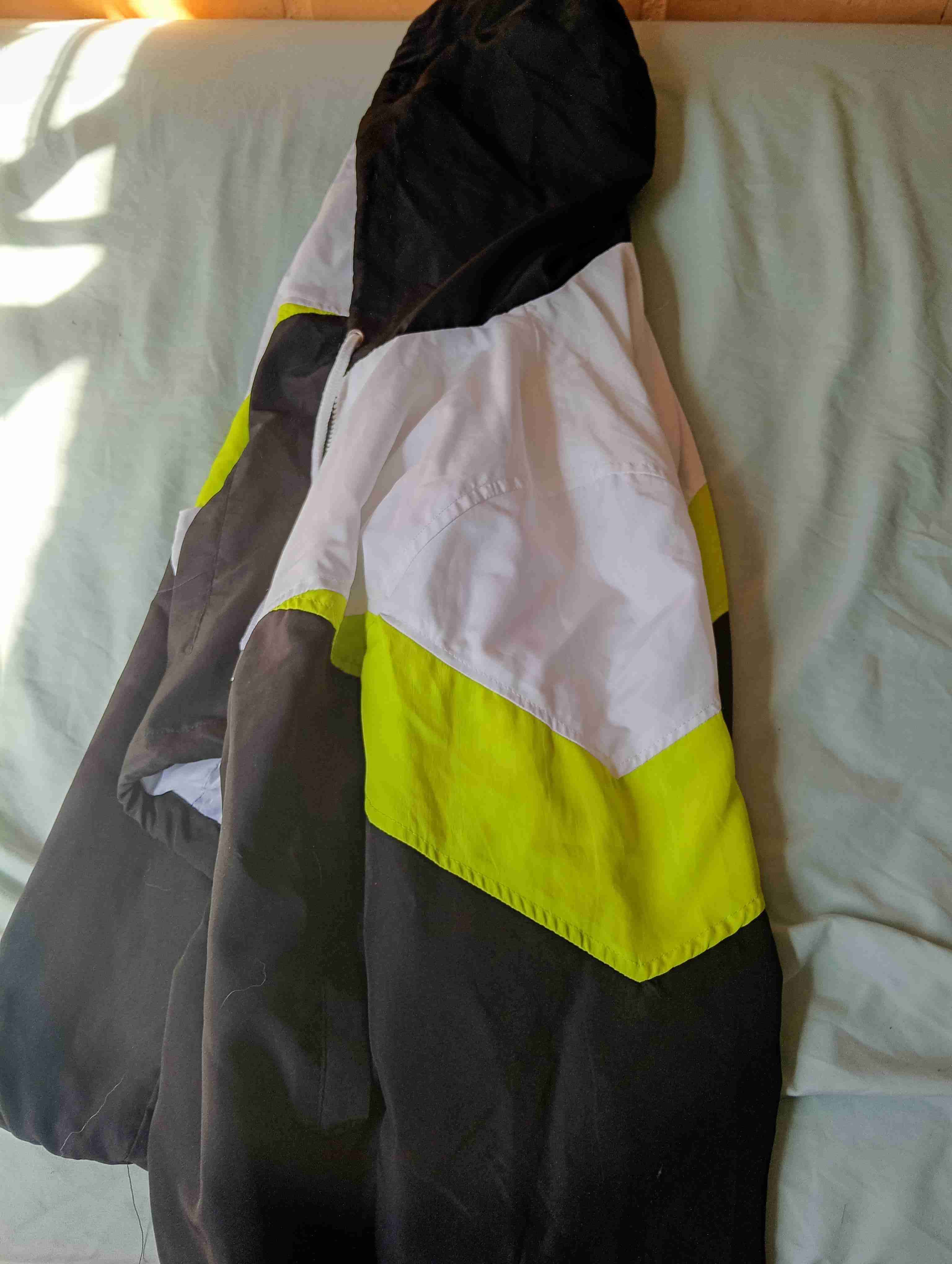 Chaqueta con capucha tricolor