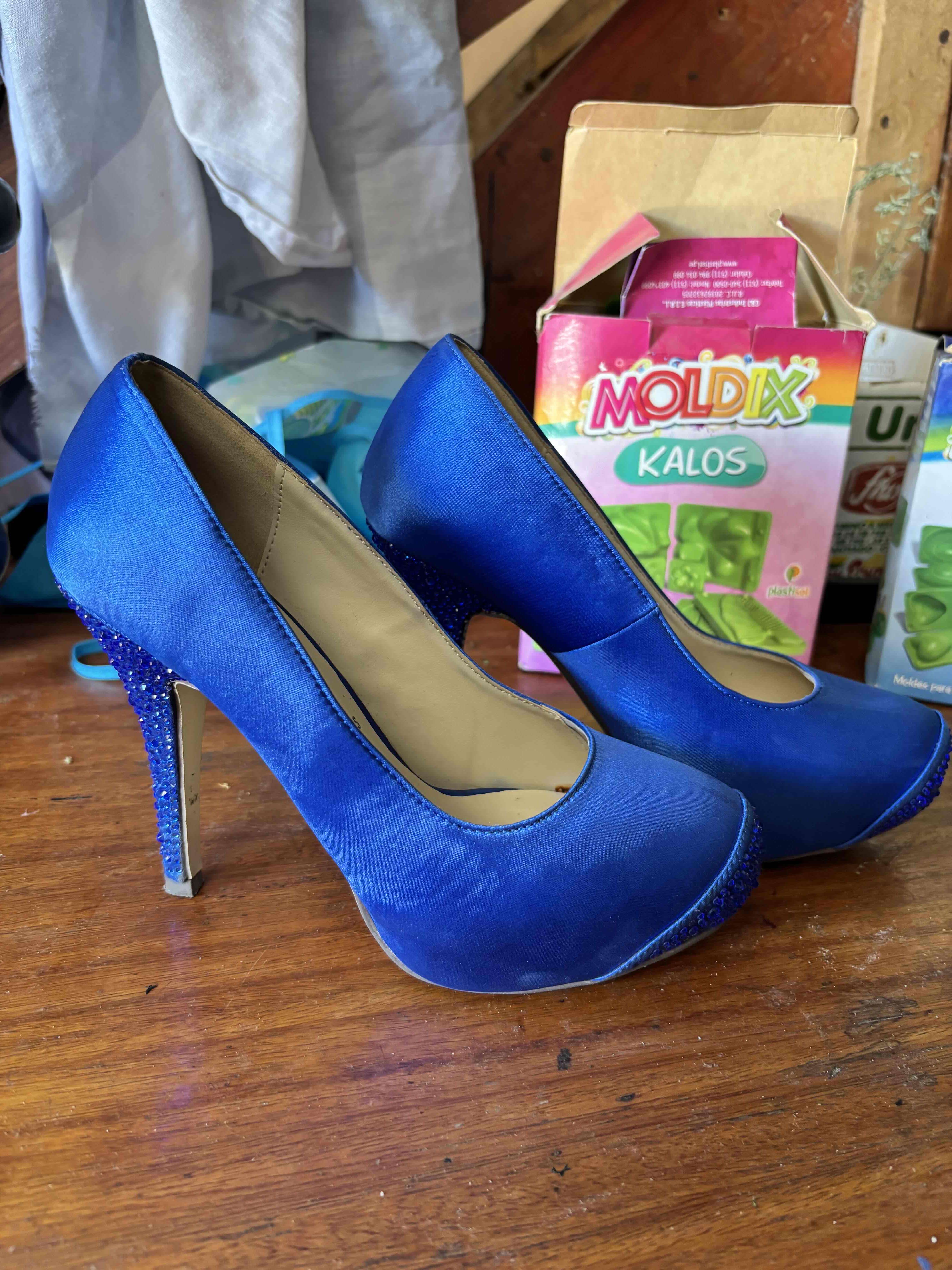 Tacones azules con brillo
