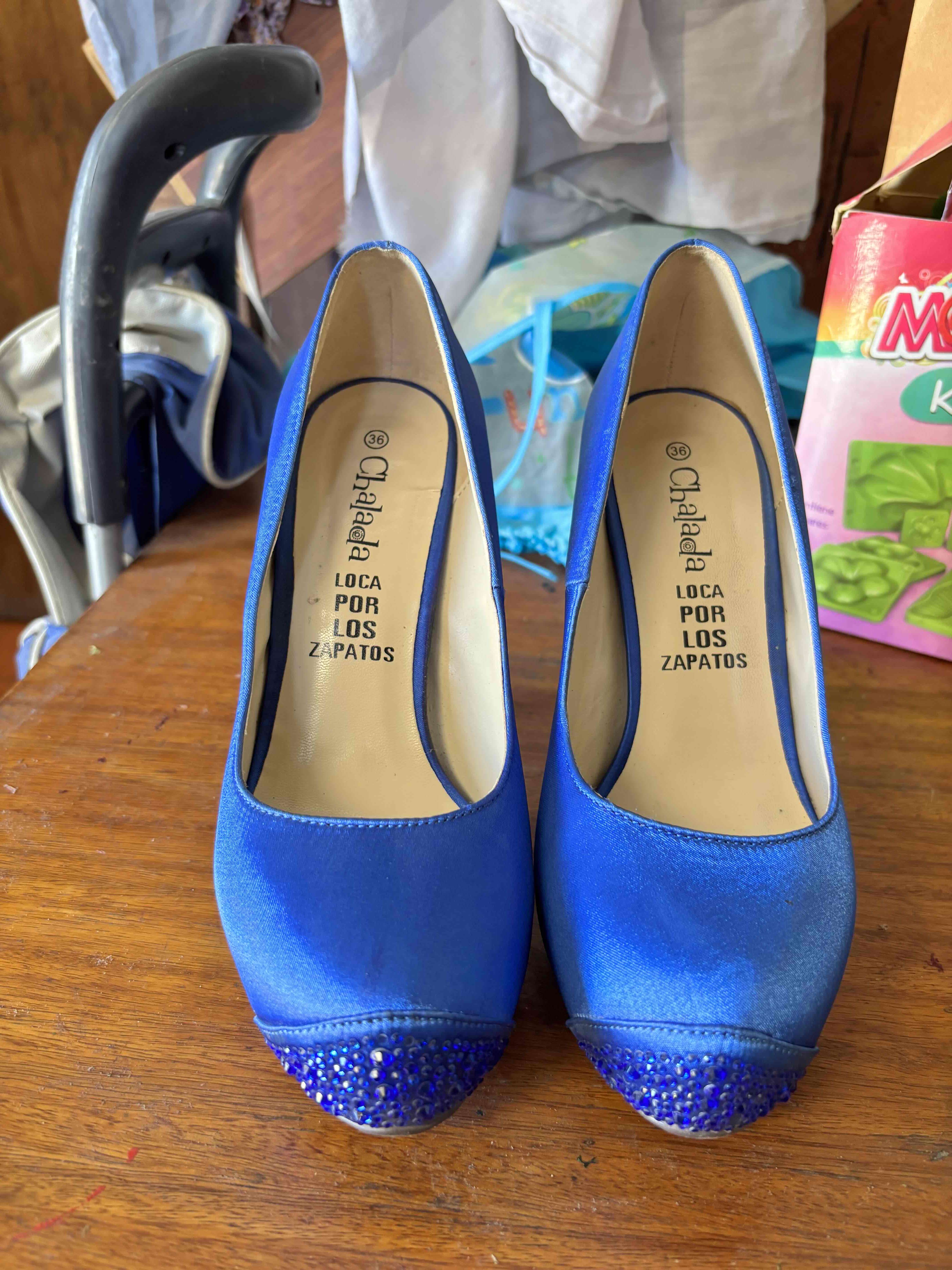 Tacones azules con brillo - miniatura 2