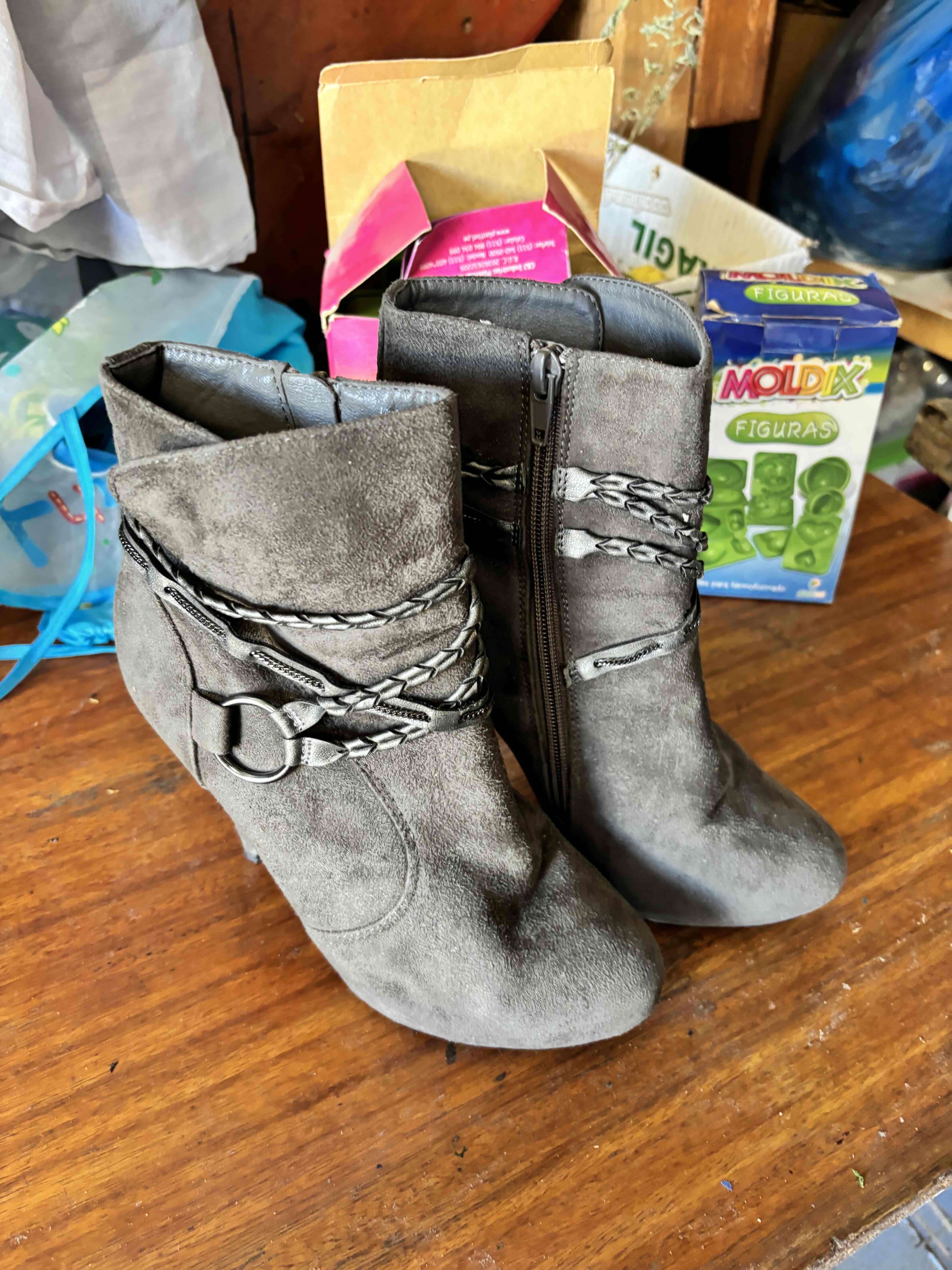 Botines de gamuza gris con tacón - miniatura 3