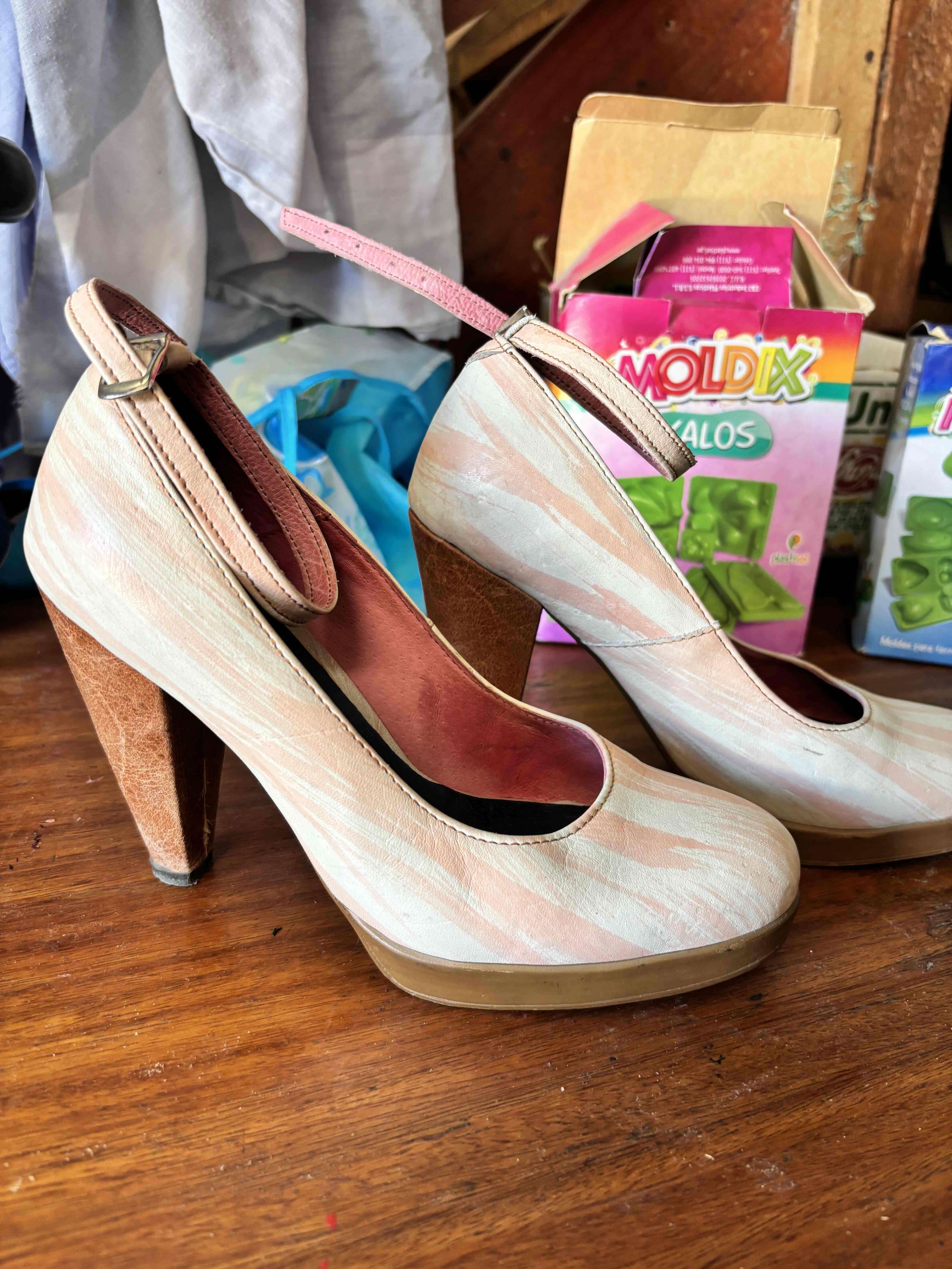 Zapatos de tacón rosados - miniatura 2