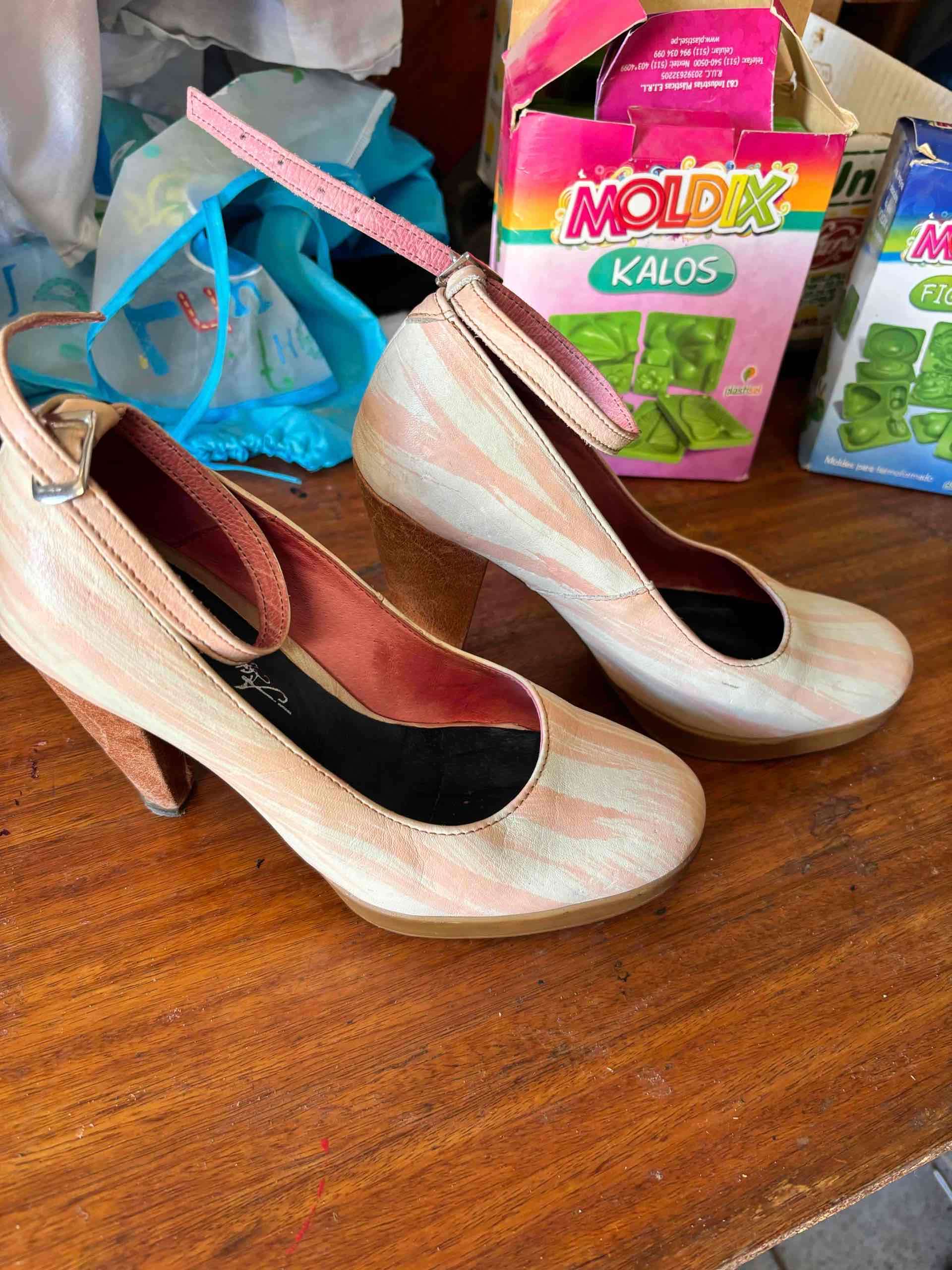 Zapatos de tacón rosados - miniatura 3