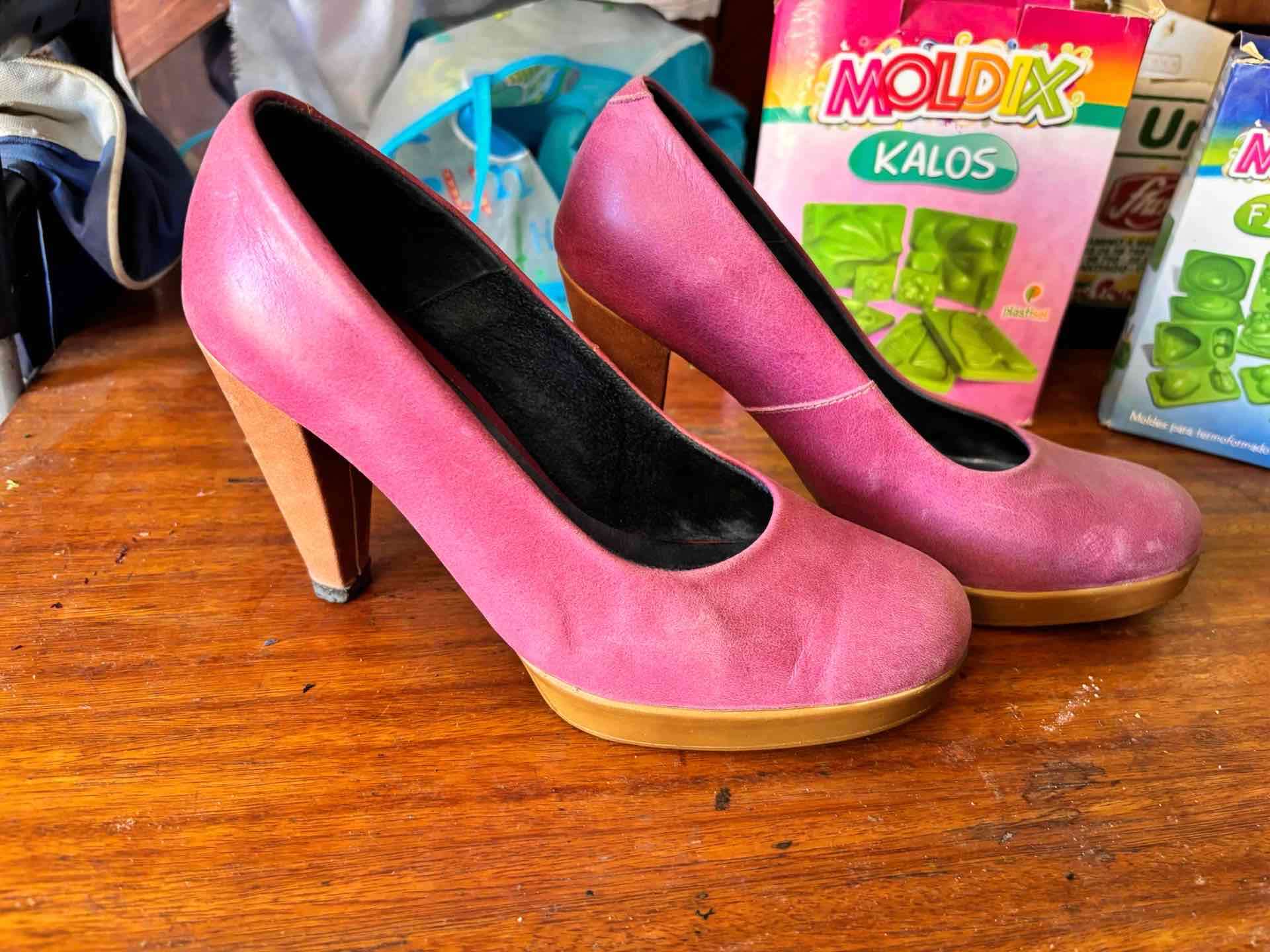 Zapatos de tacón rosados - miniatura 2