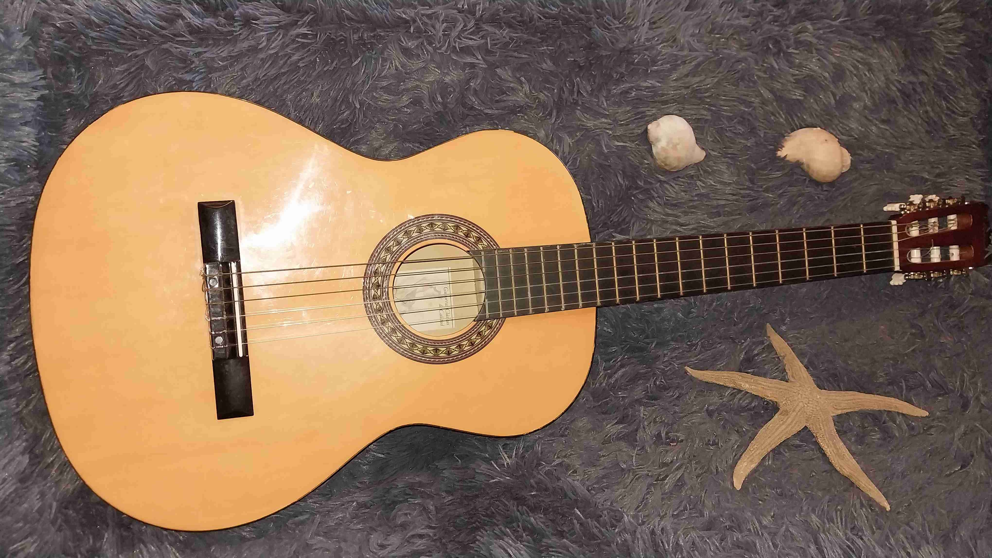 Guitarra clásica  marca aranjuez - miniatura 2