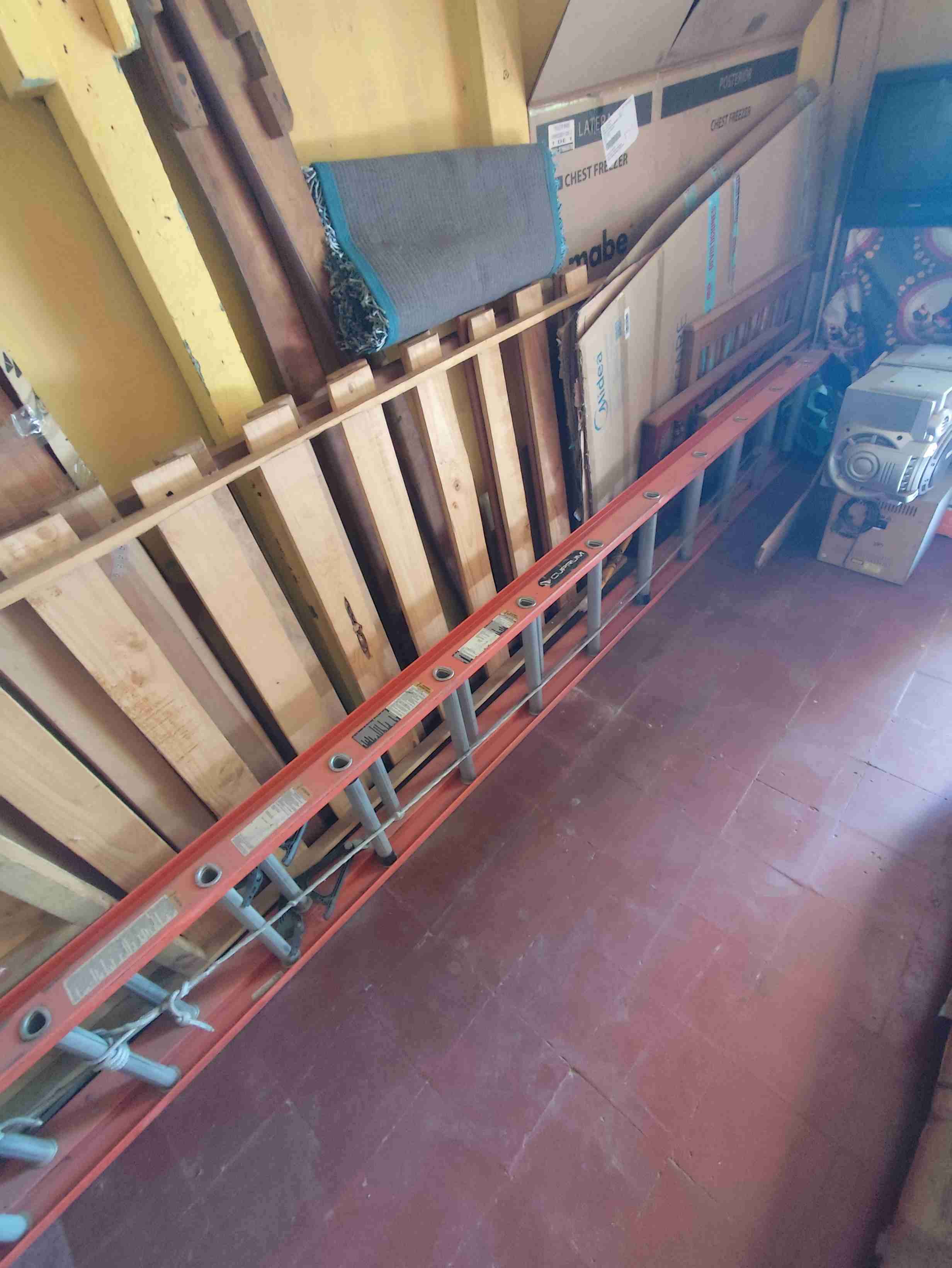 Escalera con zapatas en exelenete estado