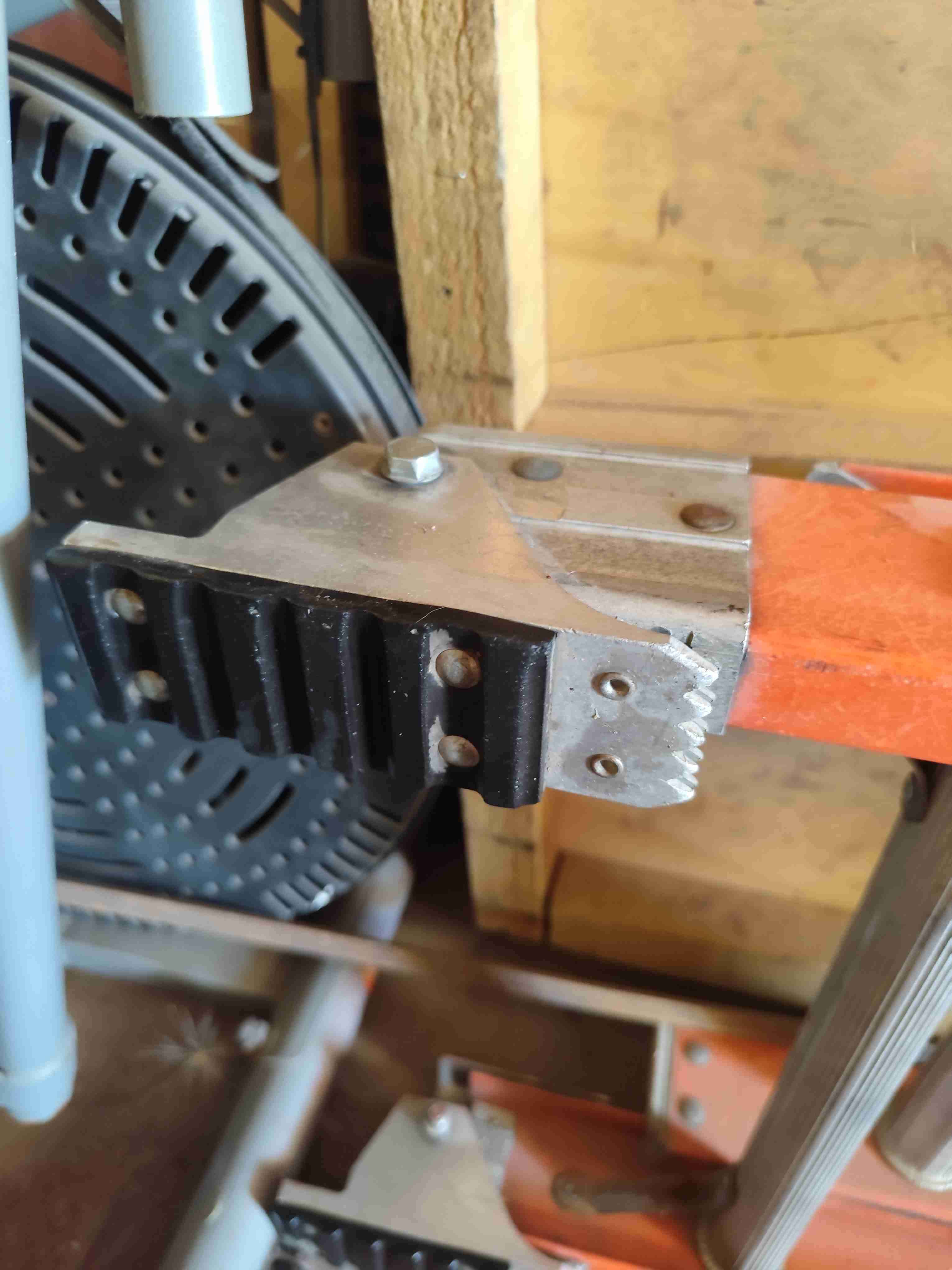 Escalera con zapatas en exelenete estado - 2