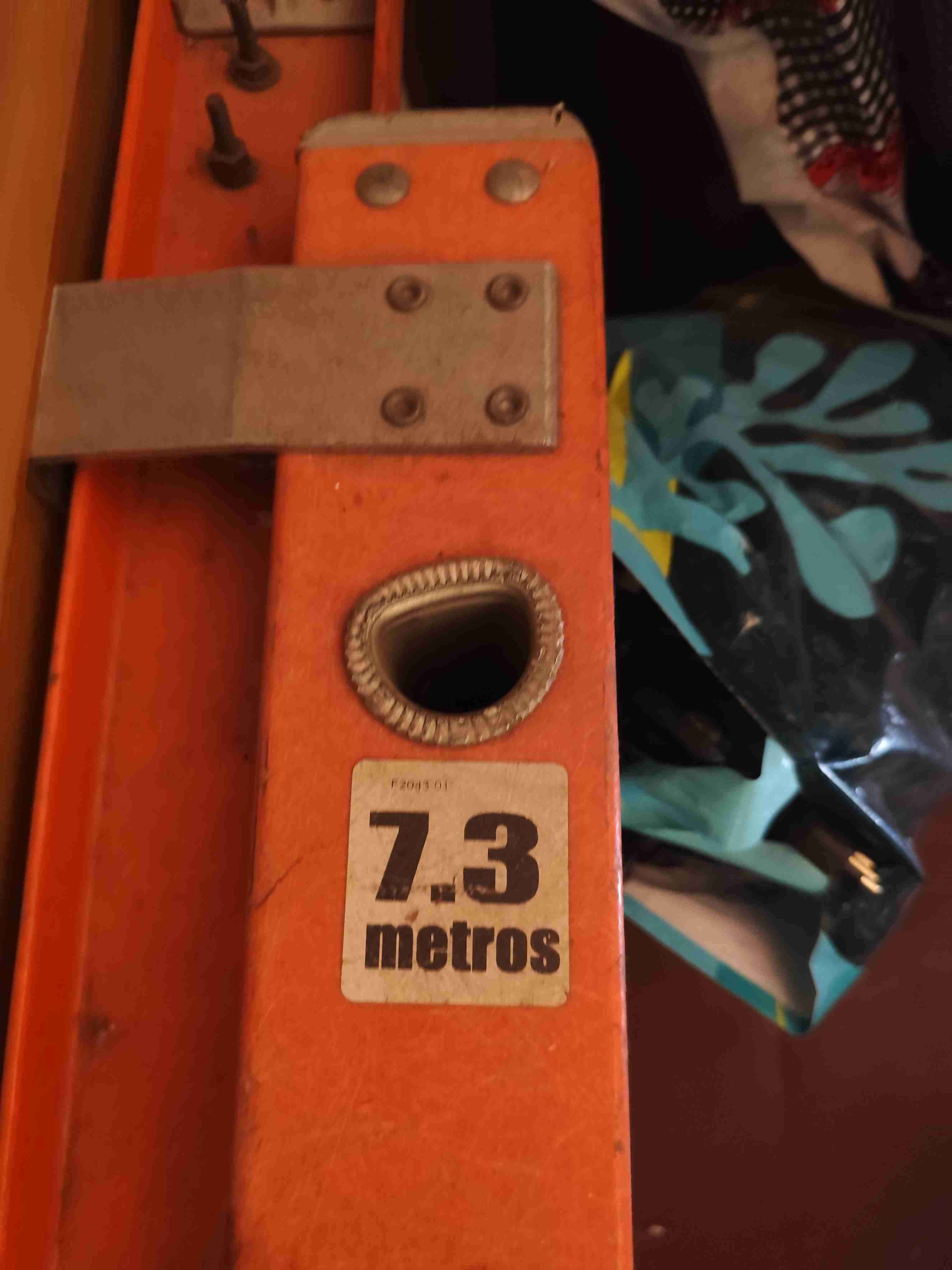 Escalera con zapatas en exelenete estado - 3