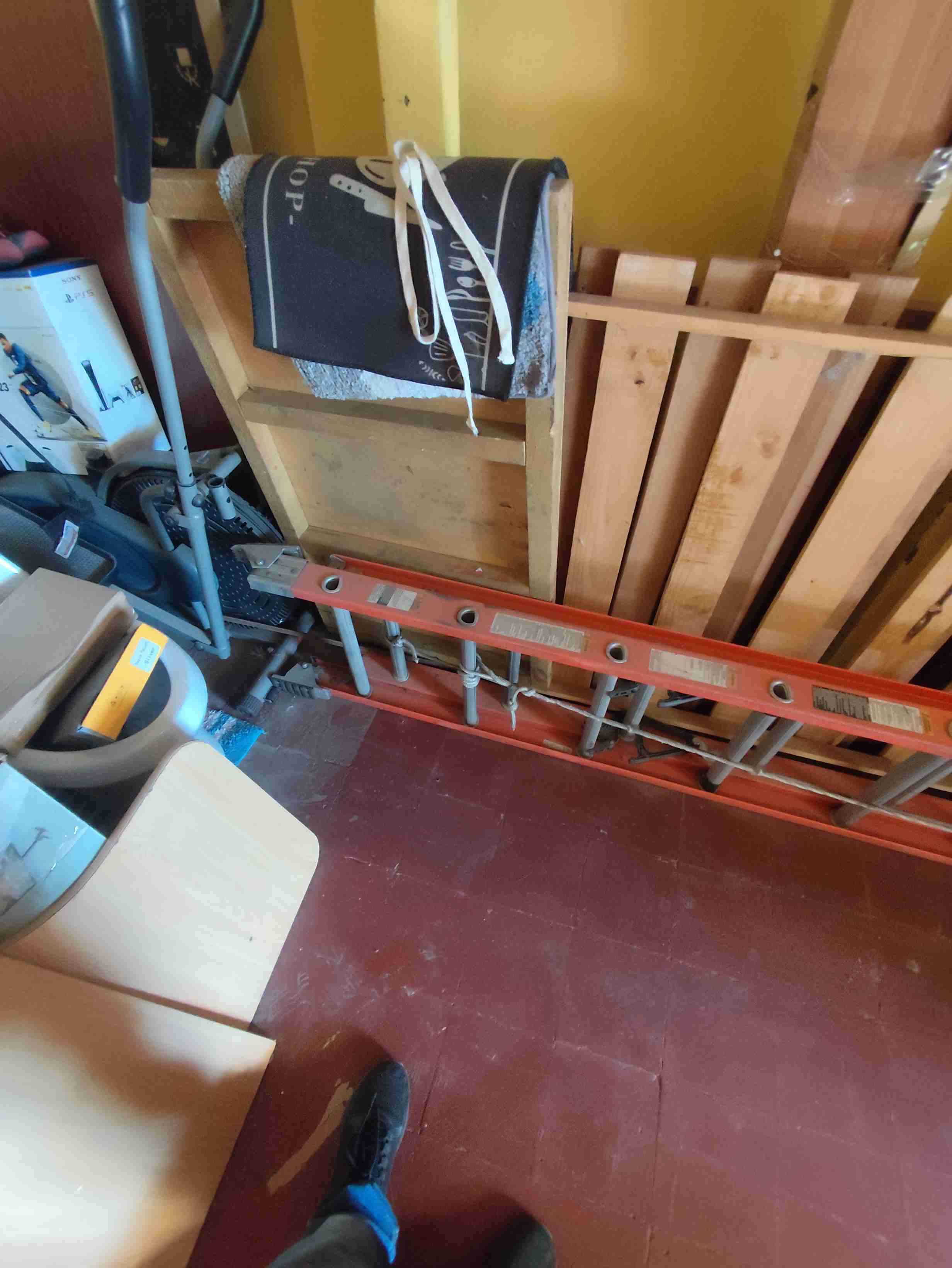 Escalera con zapatas en exelenete estado - 4