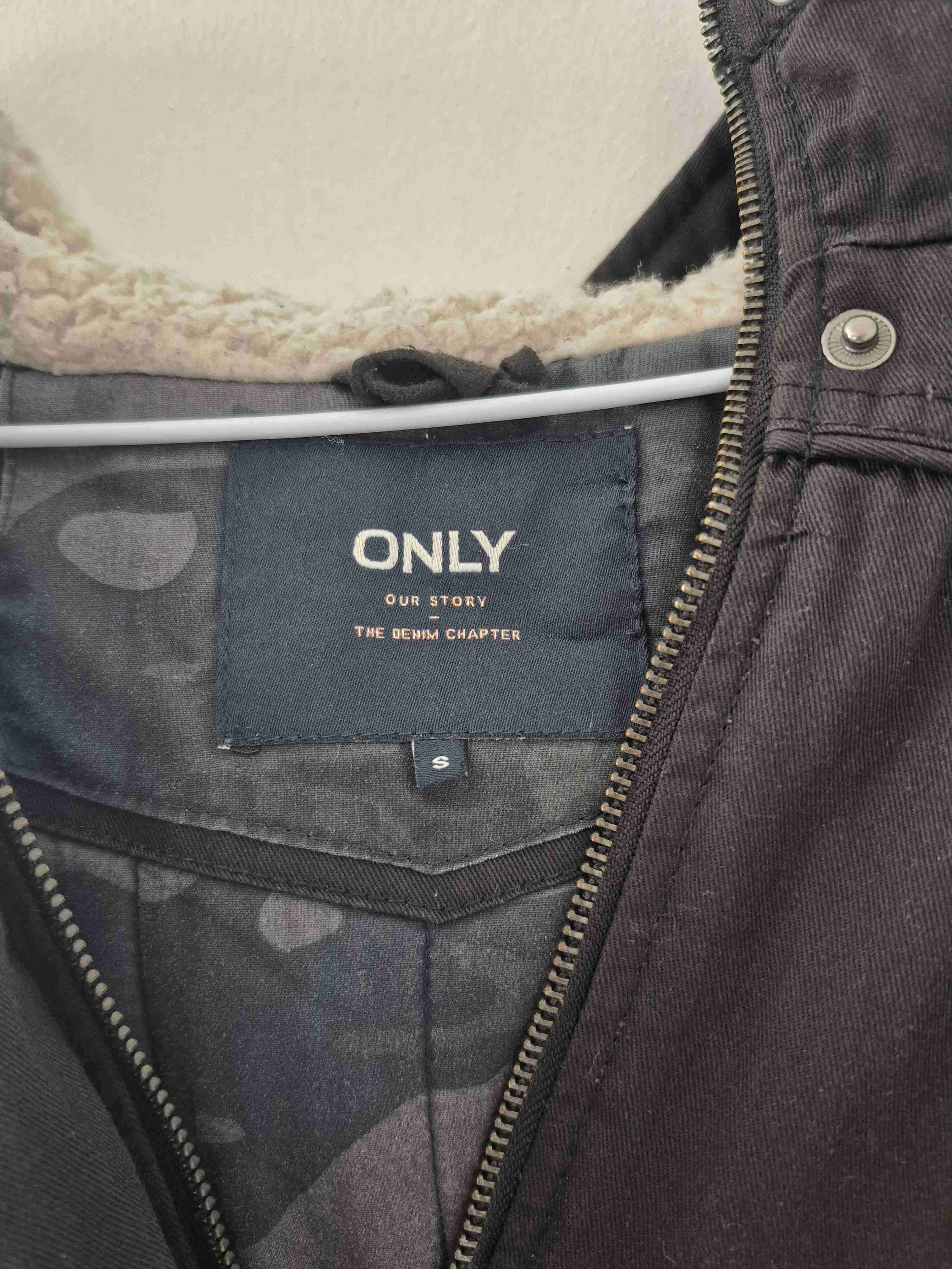 Parka de mujer negra con capucha - miniatura 2