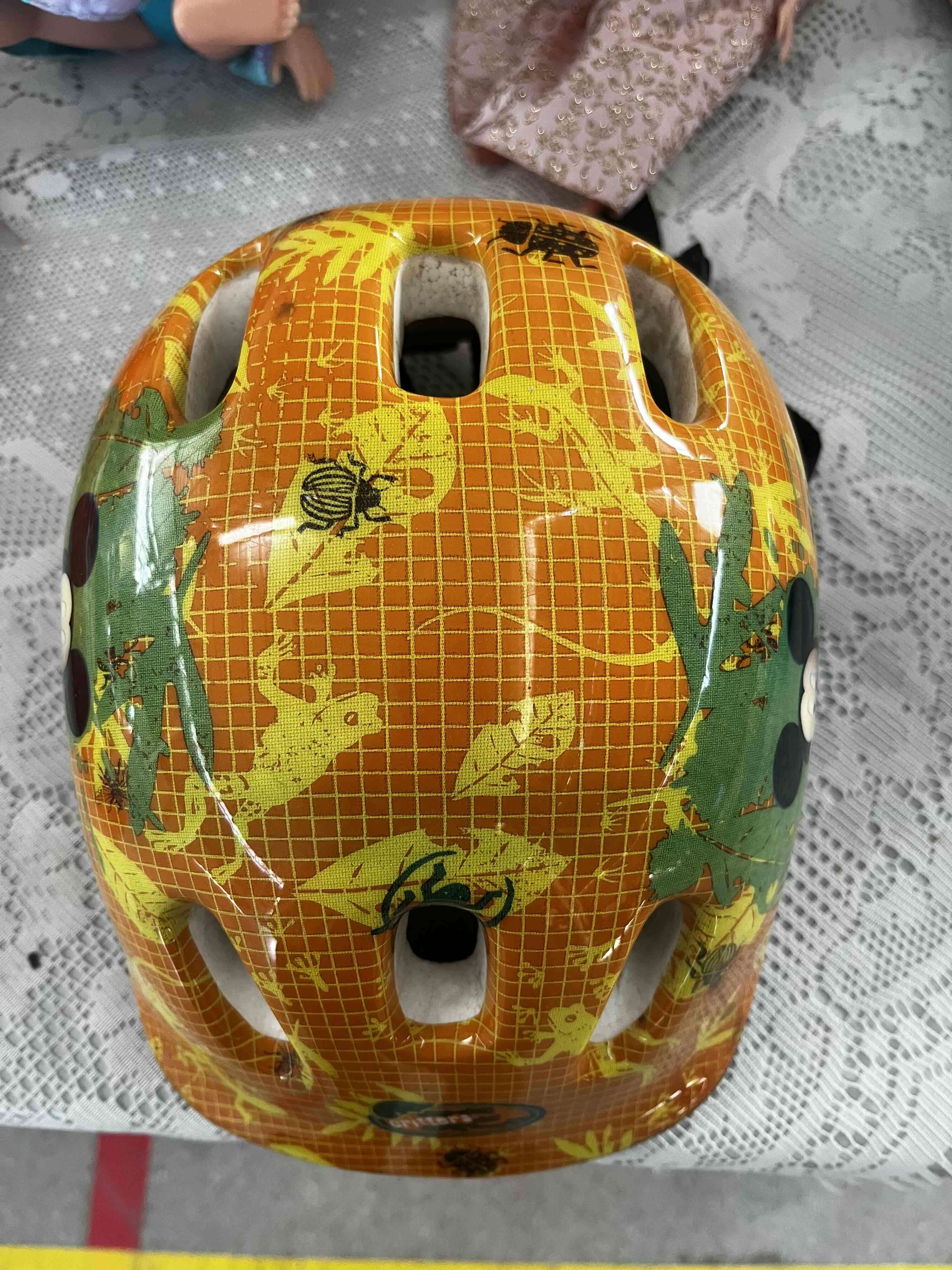 Casco infantil con diseño de Mickey