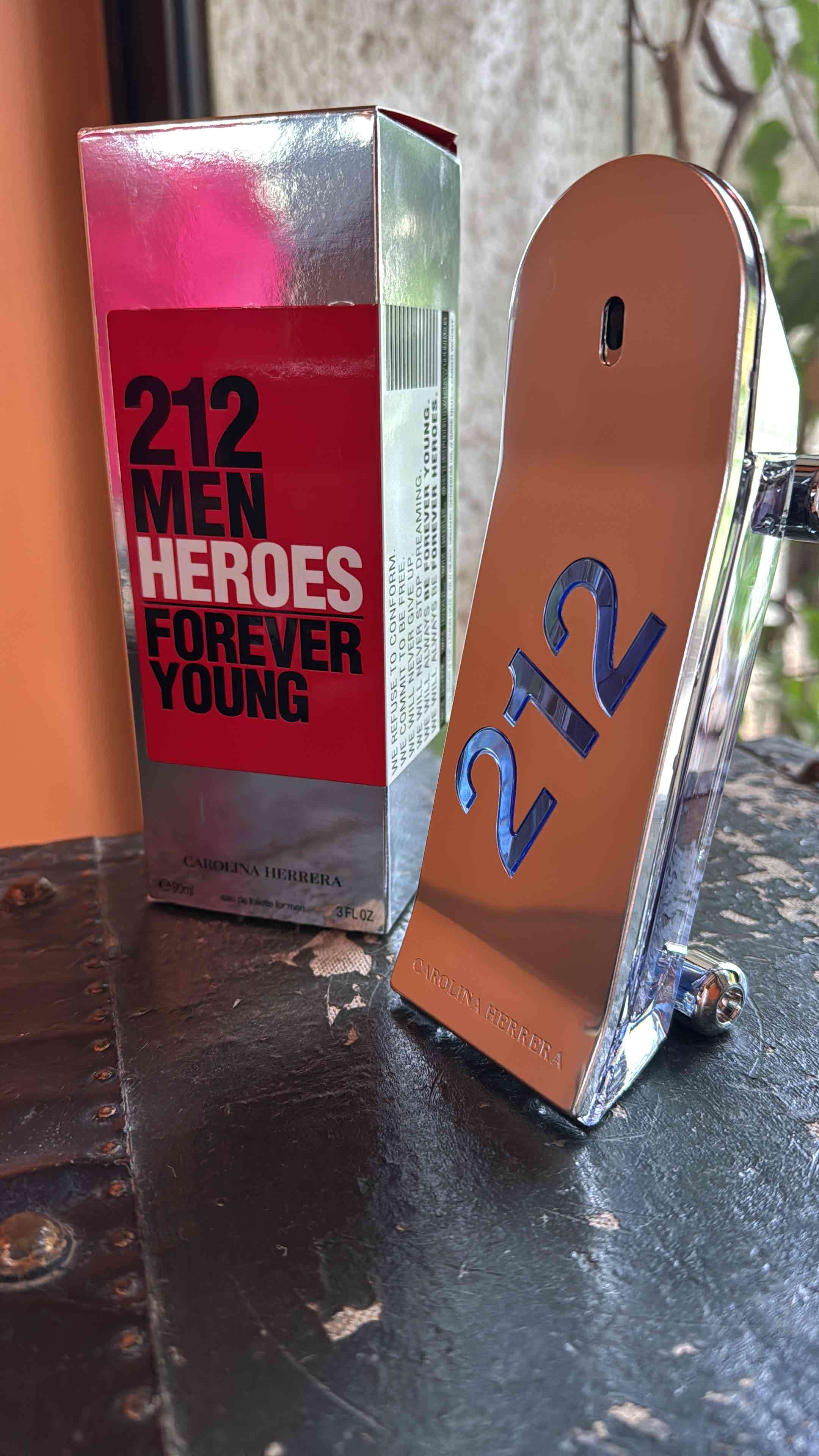 Perfume 212 Men Heroes
