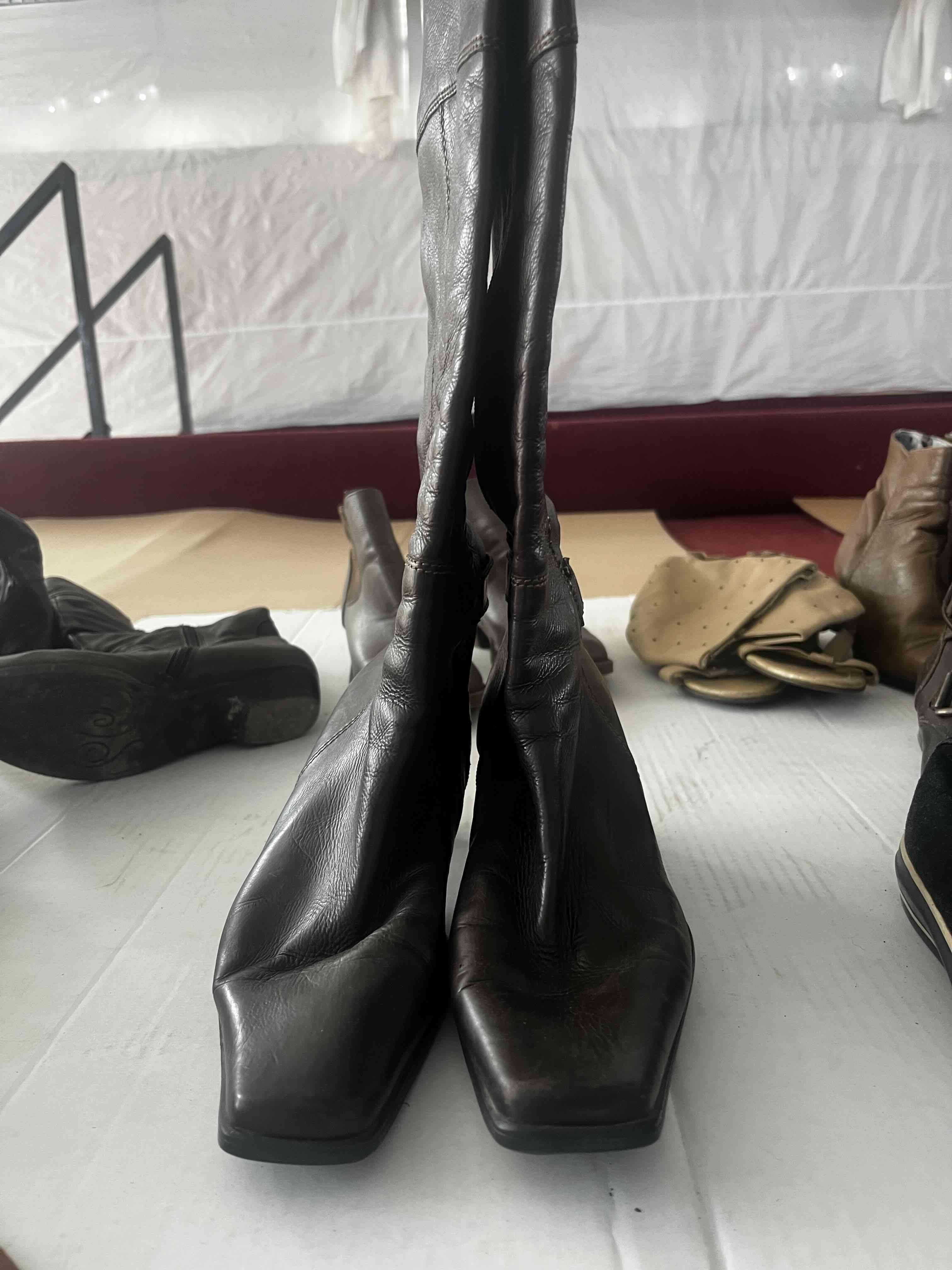 Botas altas de cuero café - miniatura 3