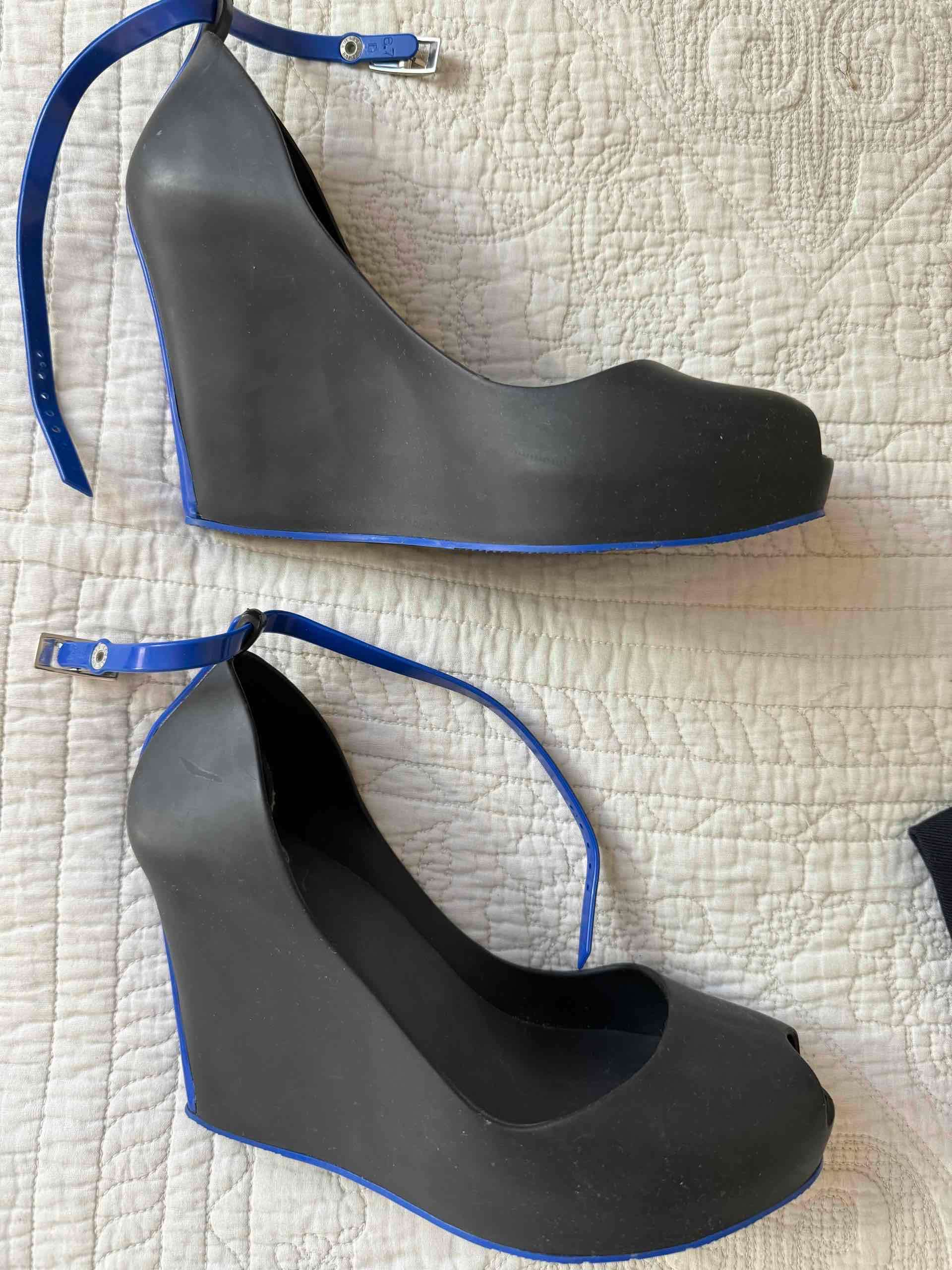 Zapatos de cuña negros con azul Melissa - miniatura 2