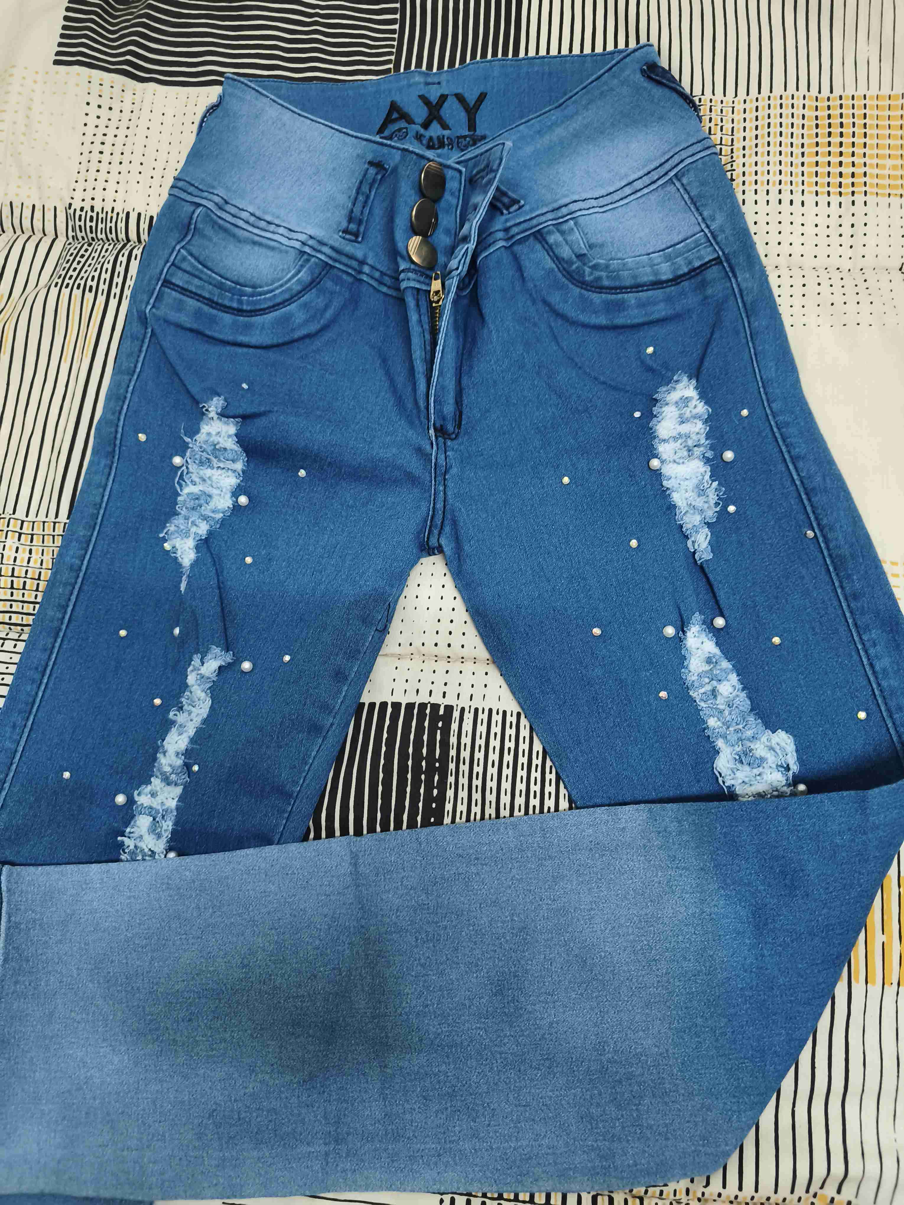Jeans azul con detalles de perlas - miniatura 2