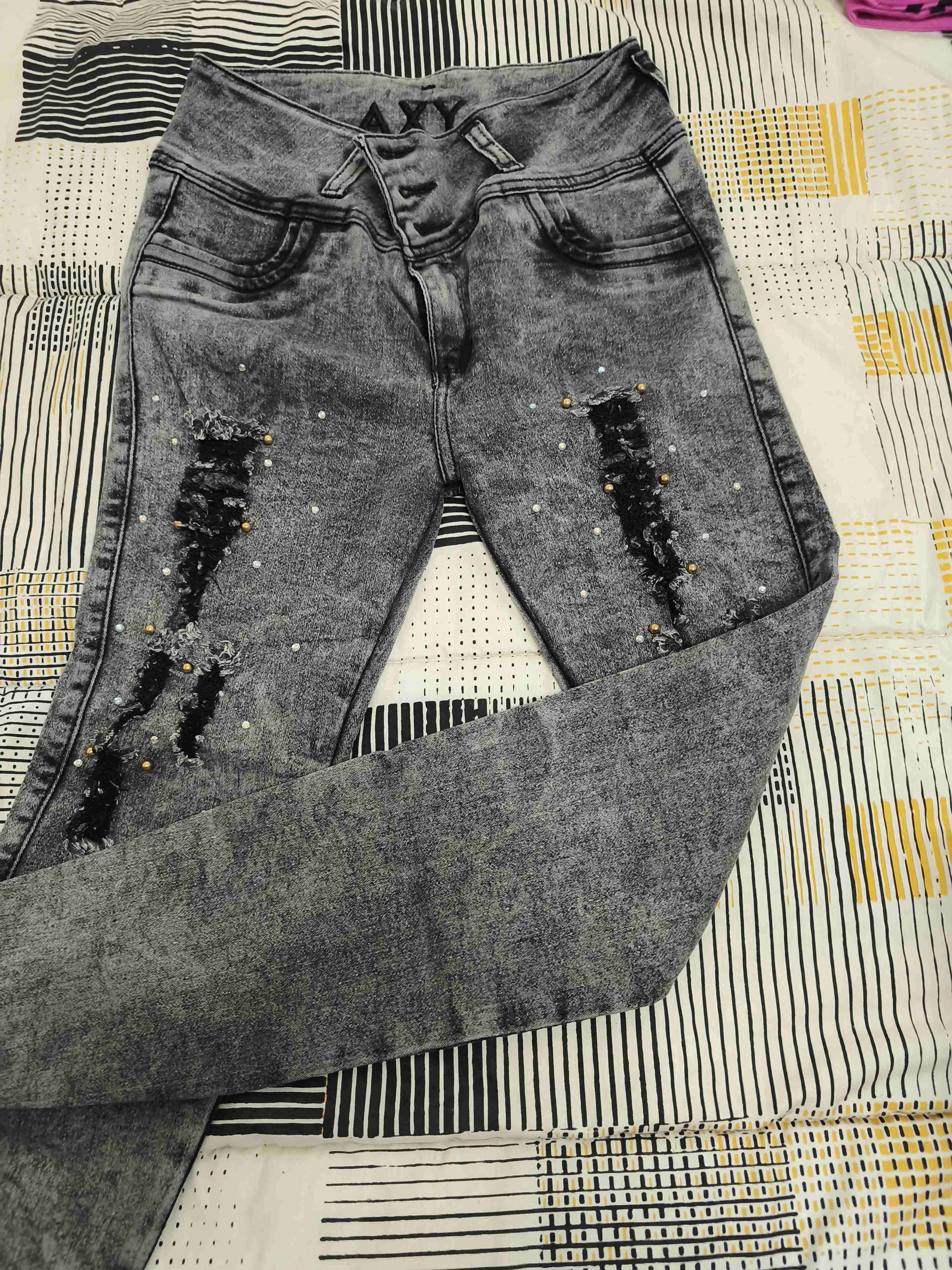 Jeans azul con detalles de perlas - miniatura 4