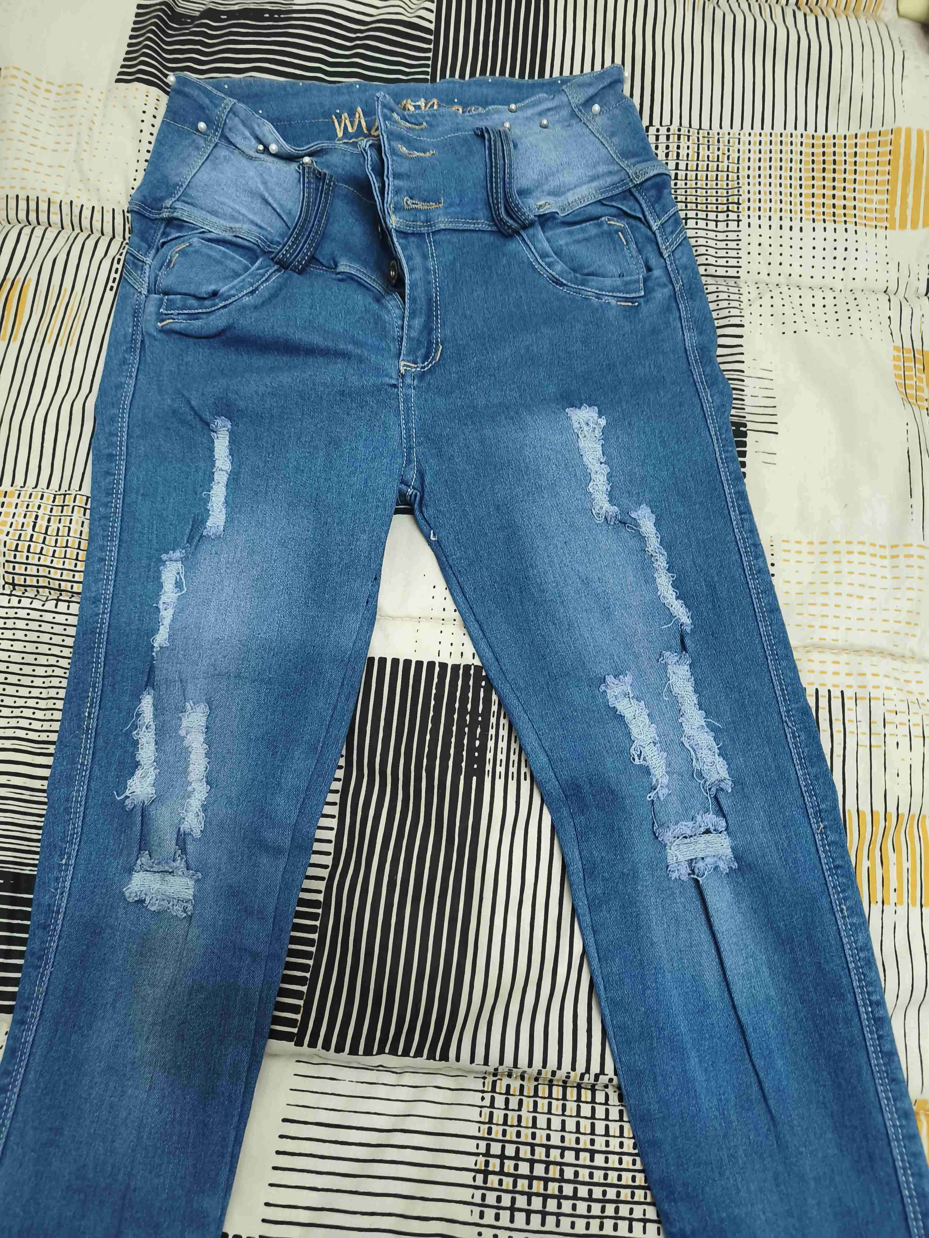 Jeans azul con detalles de perlas - miniatura 5
