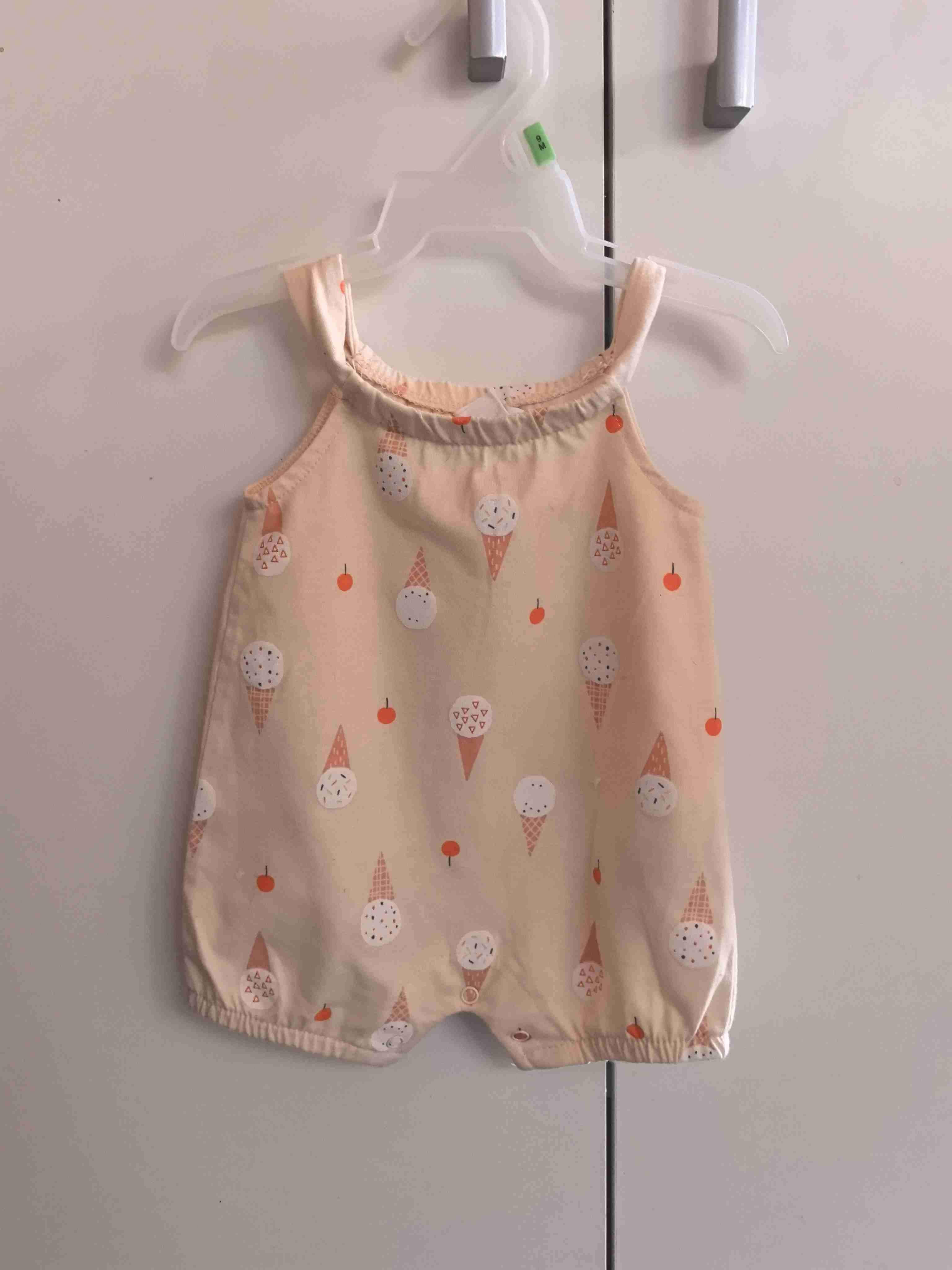 Enterito de bebé con diseño de helados