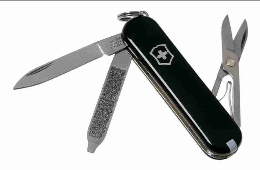 Navaja suiza negra multifuncional