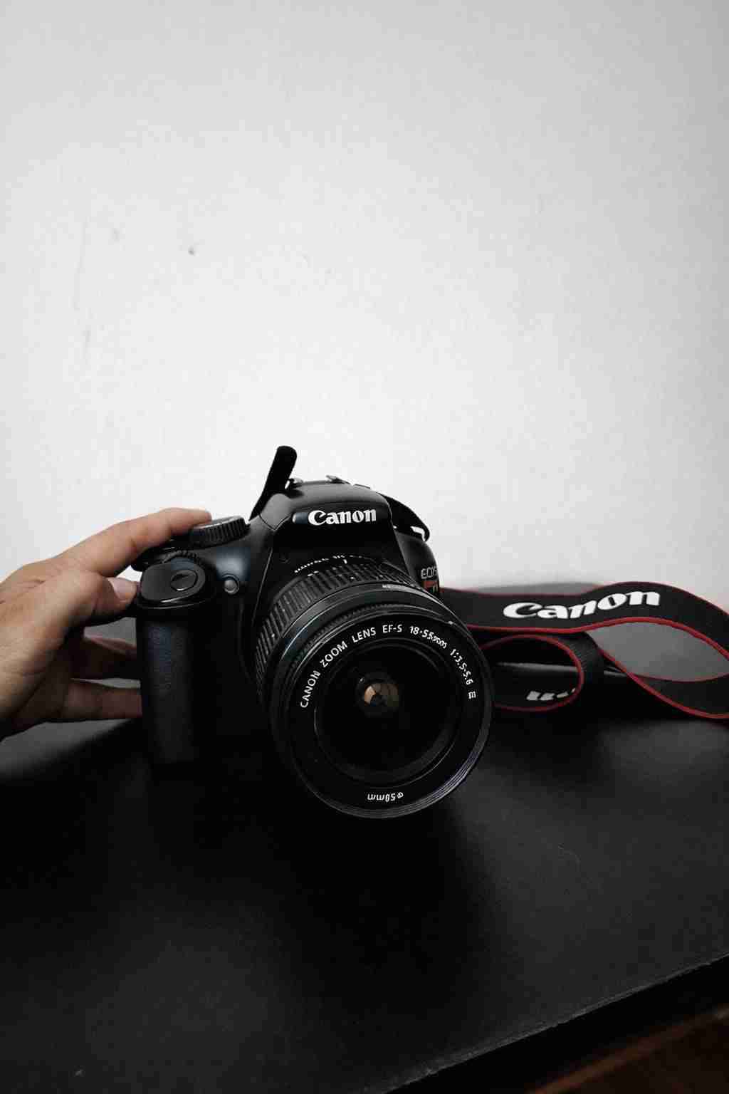 Cámara Canon EOS con lente