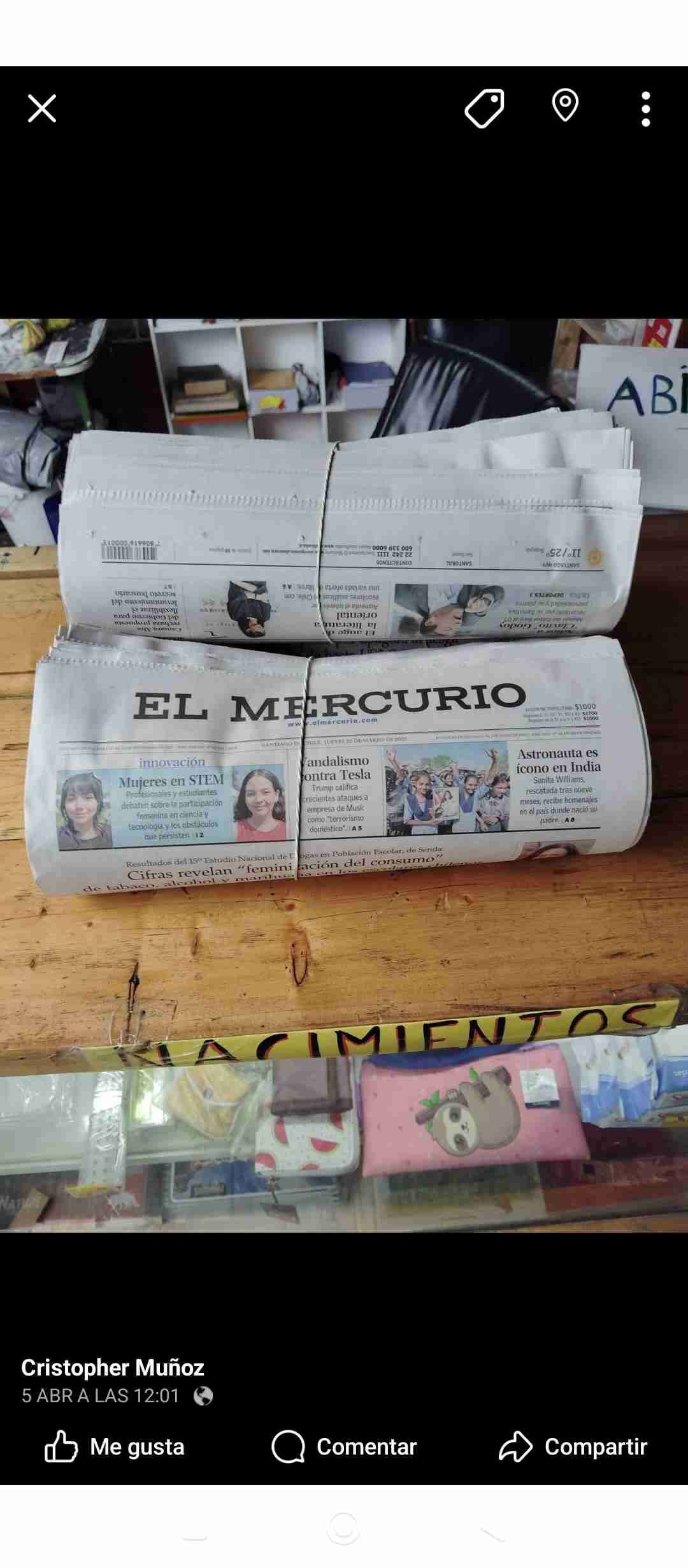 Paquete de periódicos El Mercurio