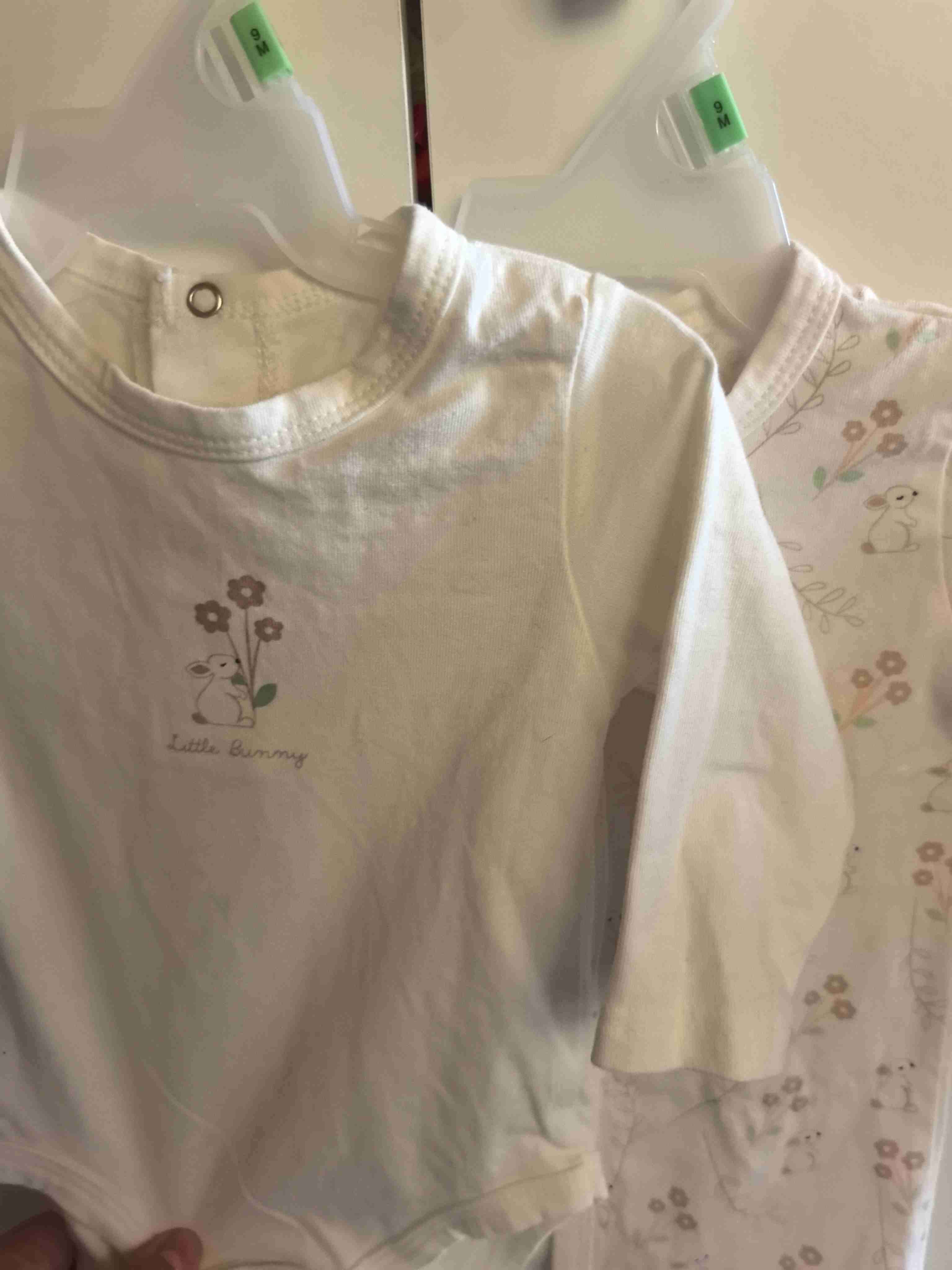 Ropa de bebé con estampado de conejito - miniatura 3