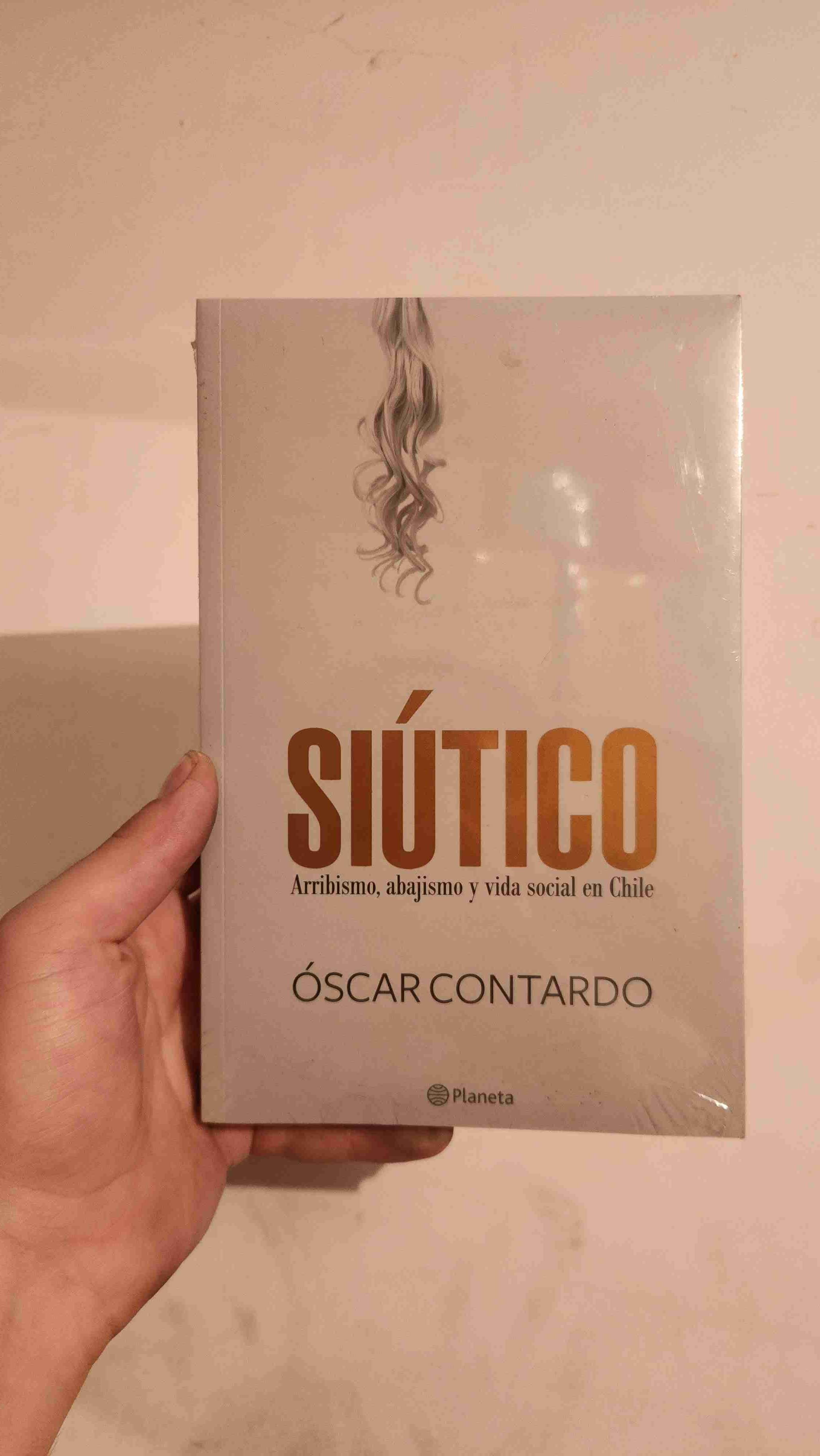 Siútico de Óscar Contardo