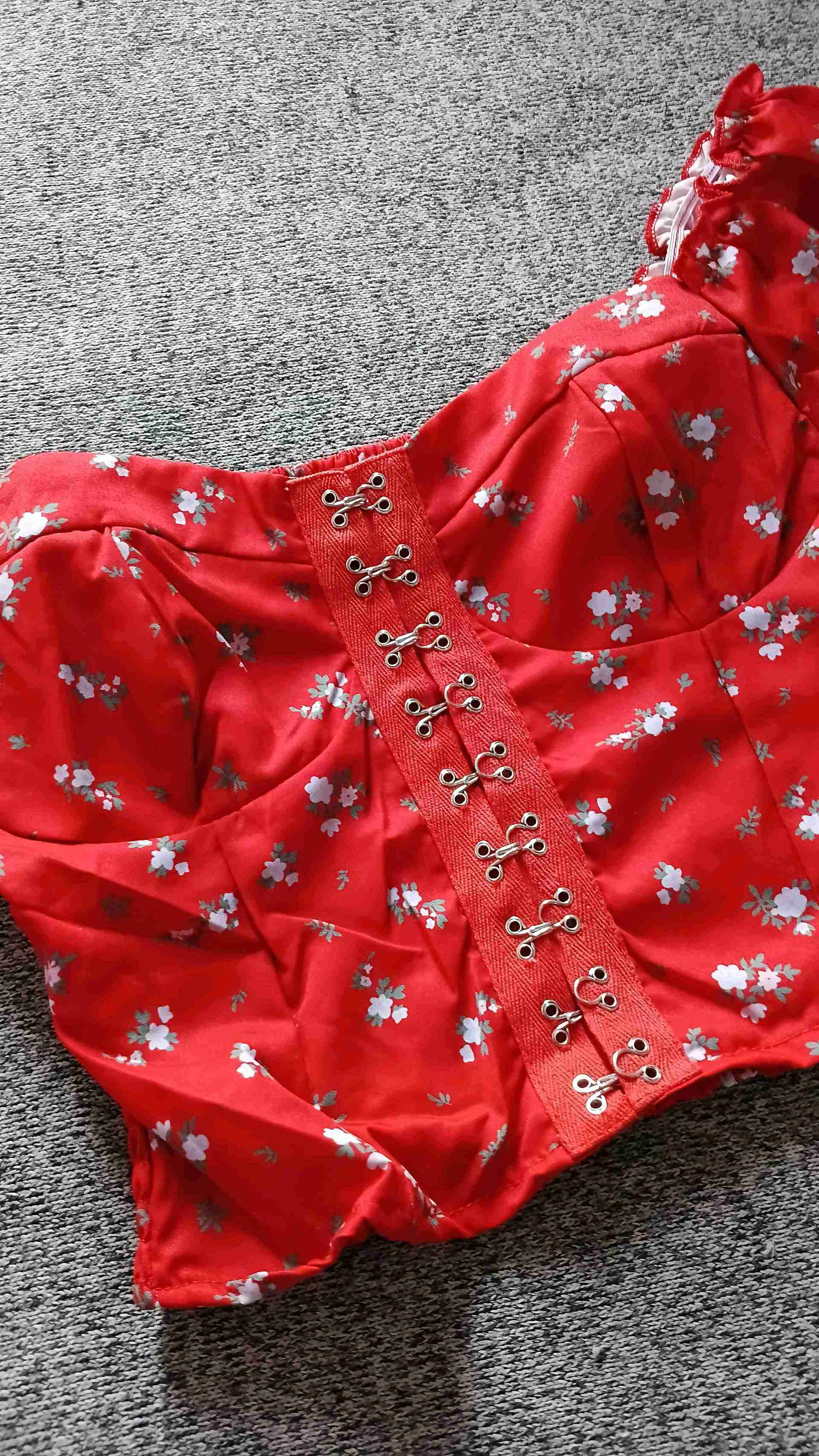 Blusa roja floreada - miniatura 2