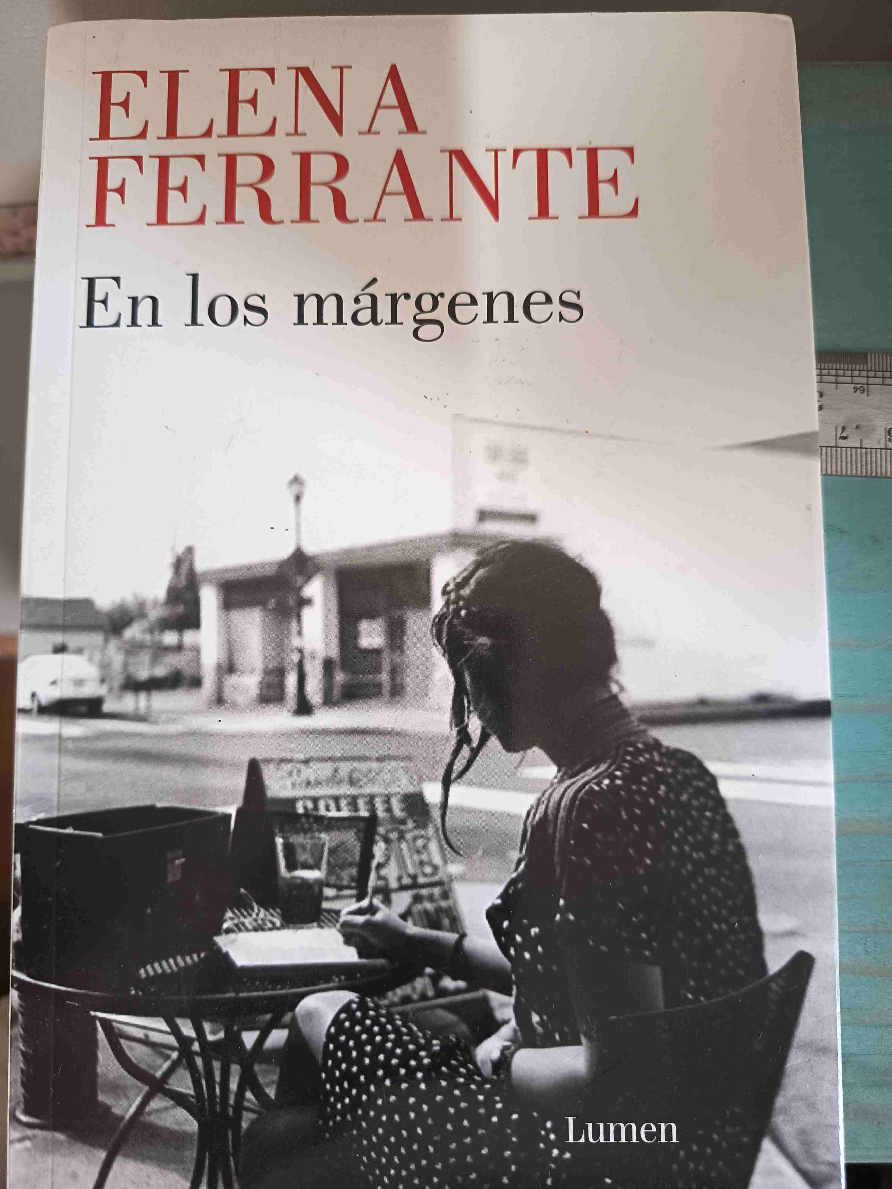 Libro 'En los márgenes' de Elena Ferrante