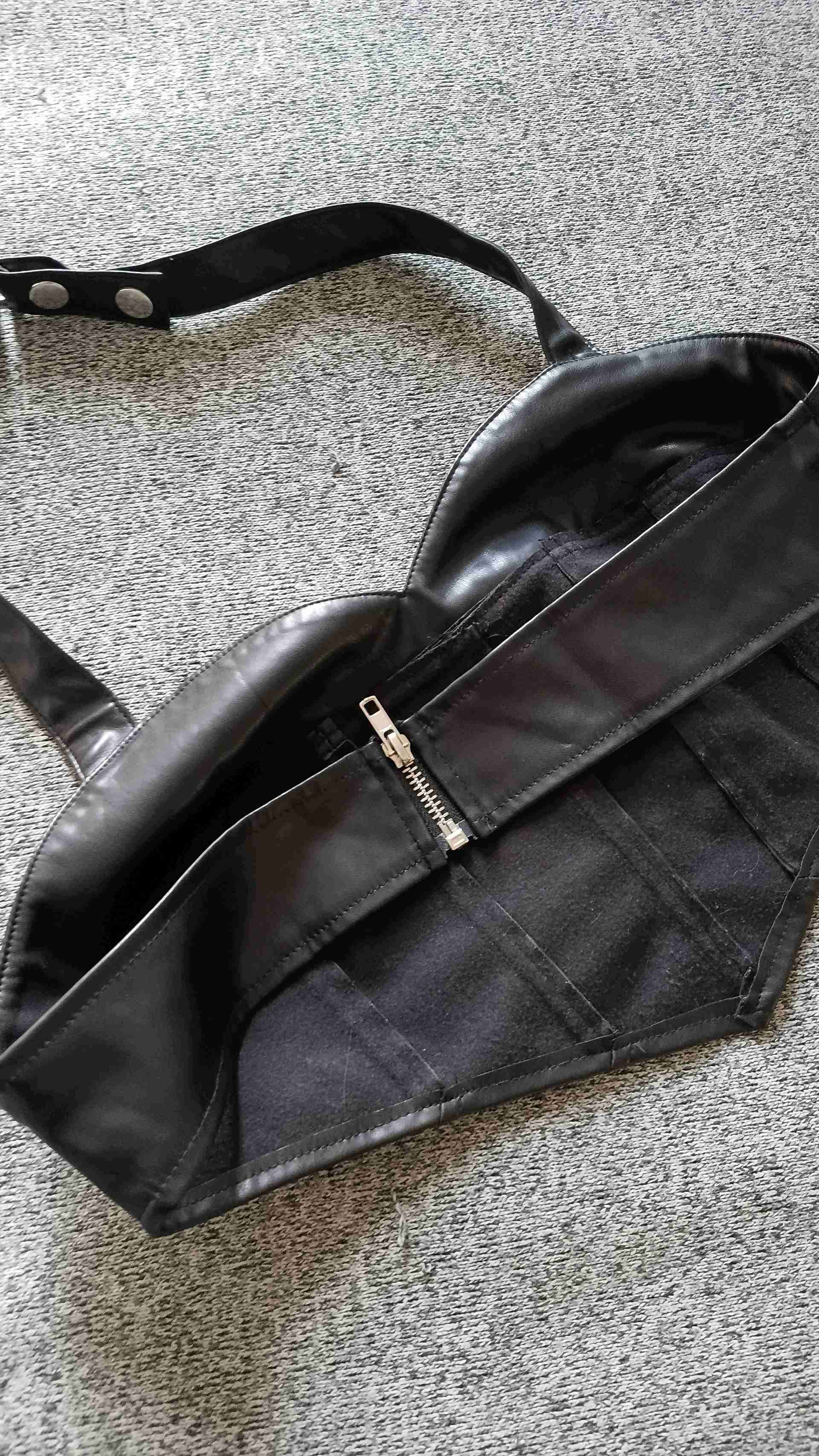 Corset negro de cuero sintético - miniatura 3