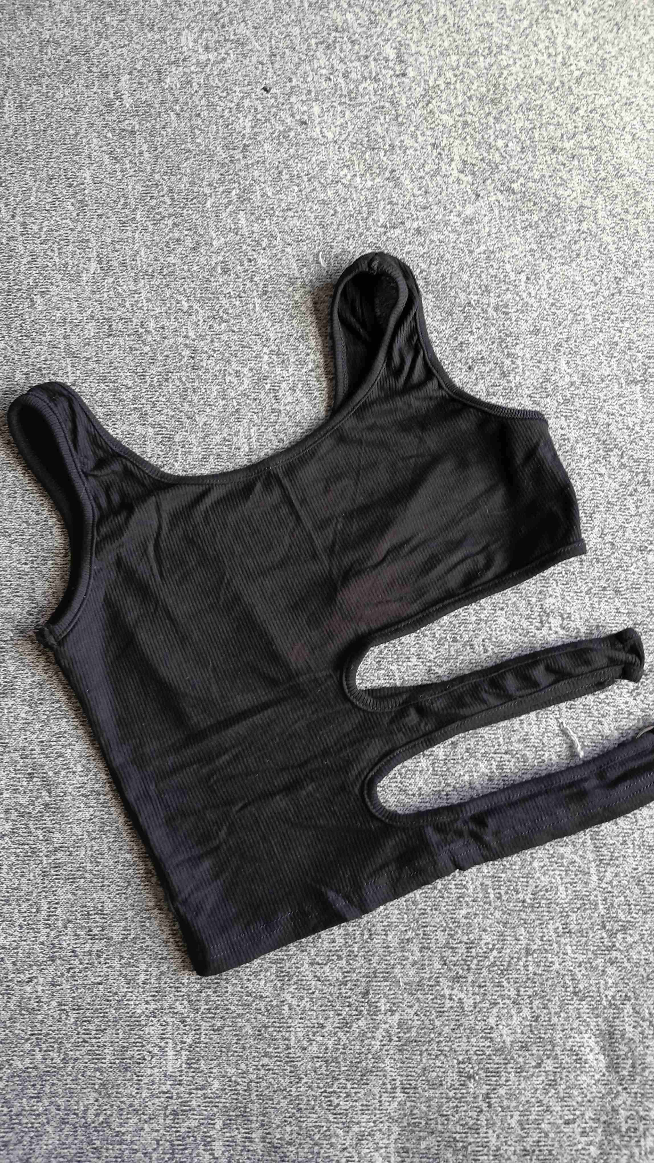 Top deportivo negro sin mangas