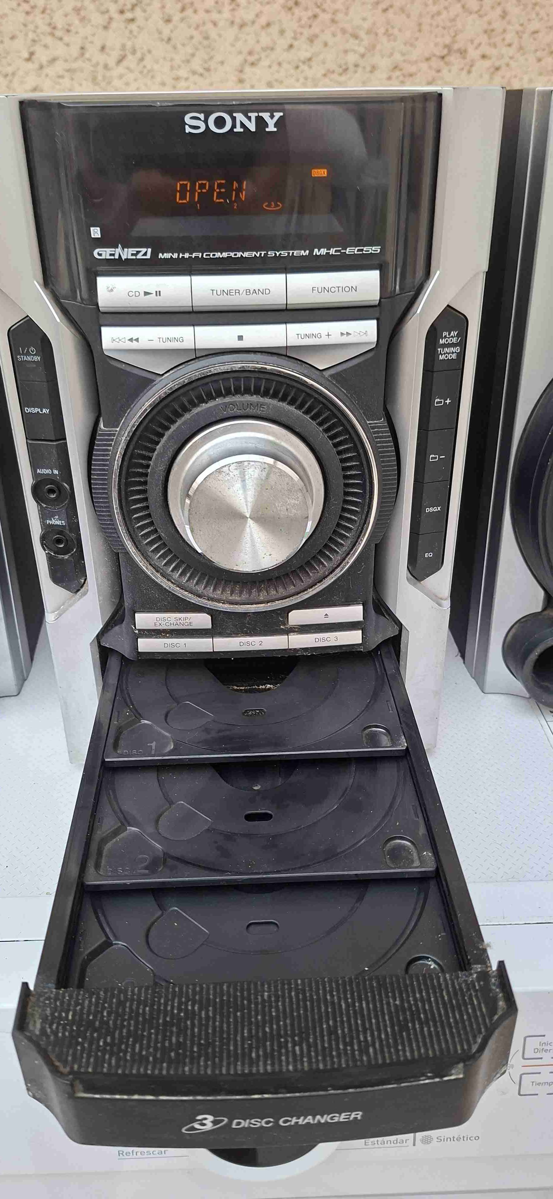 Equipo de sonido Sony 3 CD y casetera - miniatura 2