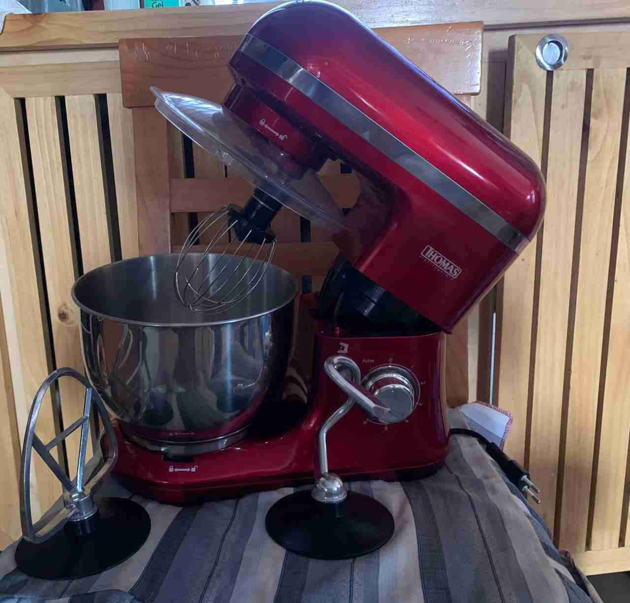 Batidora roja Thomas con accesorios - miniatura 2