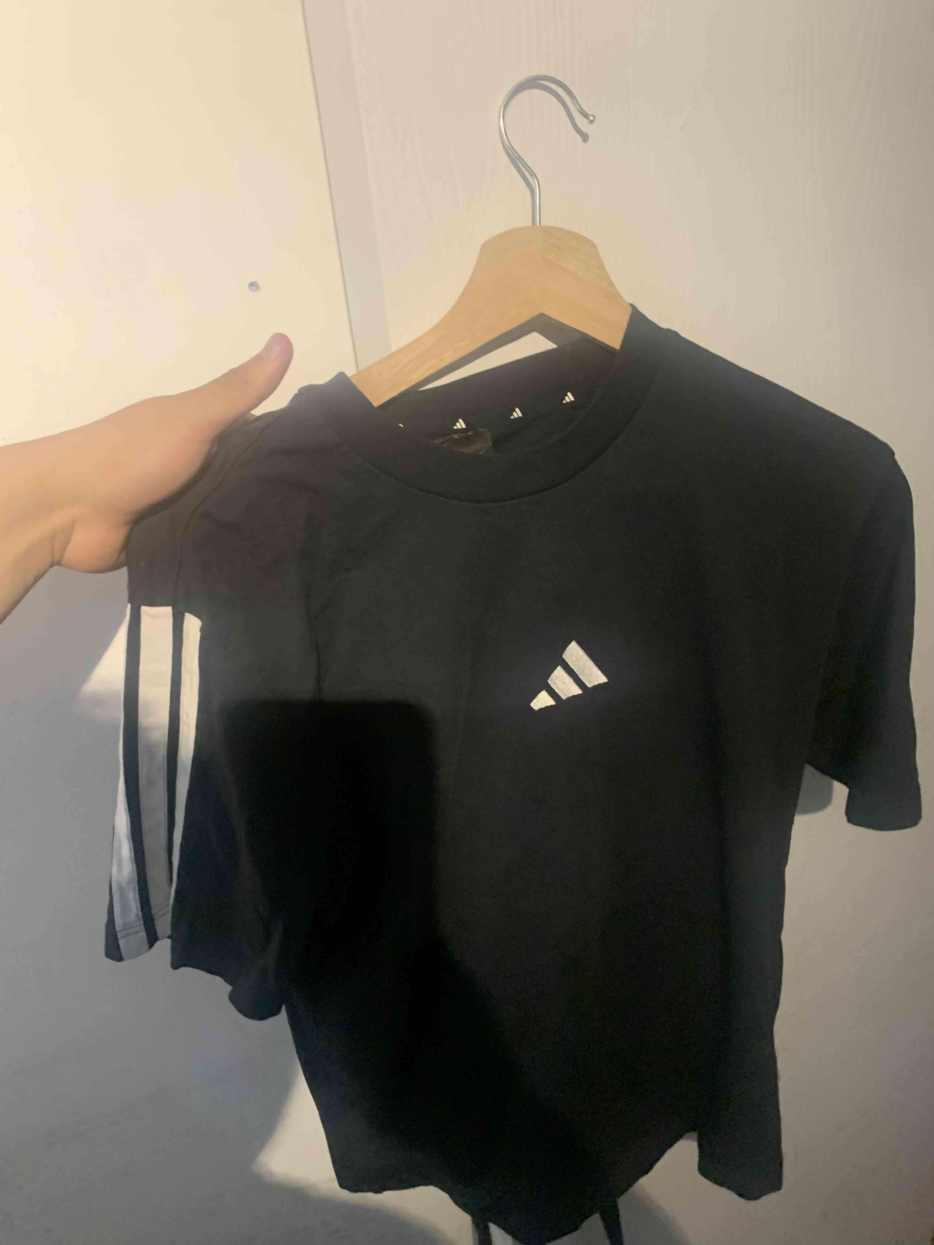 Polera negra Adidas para hombre - miniatura 2