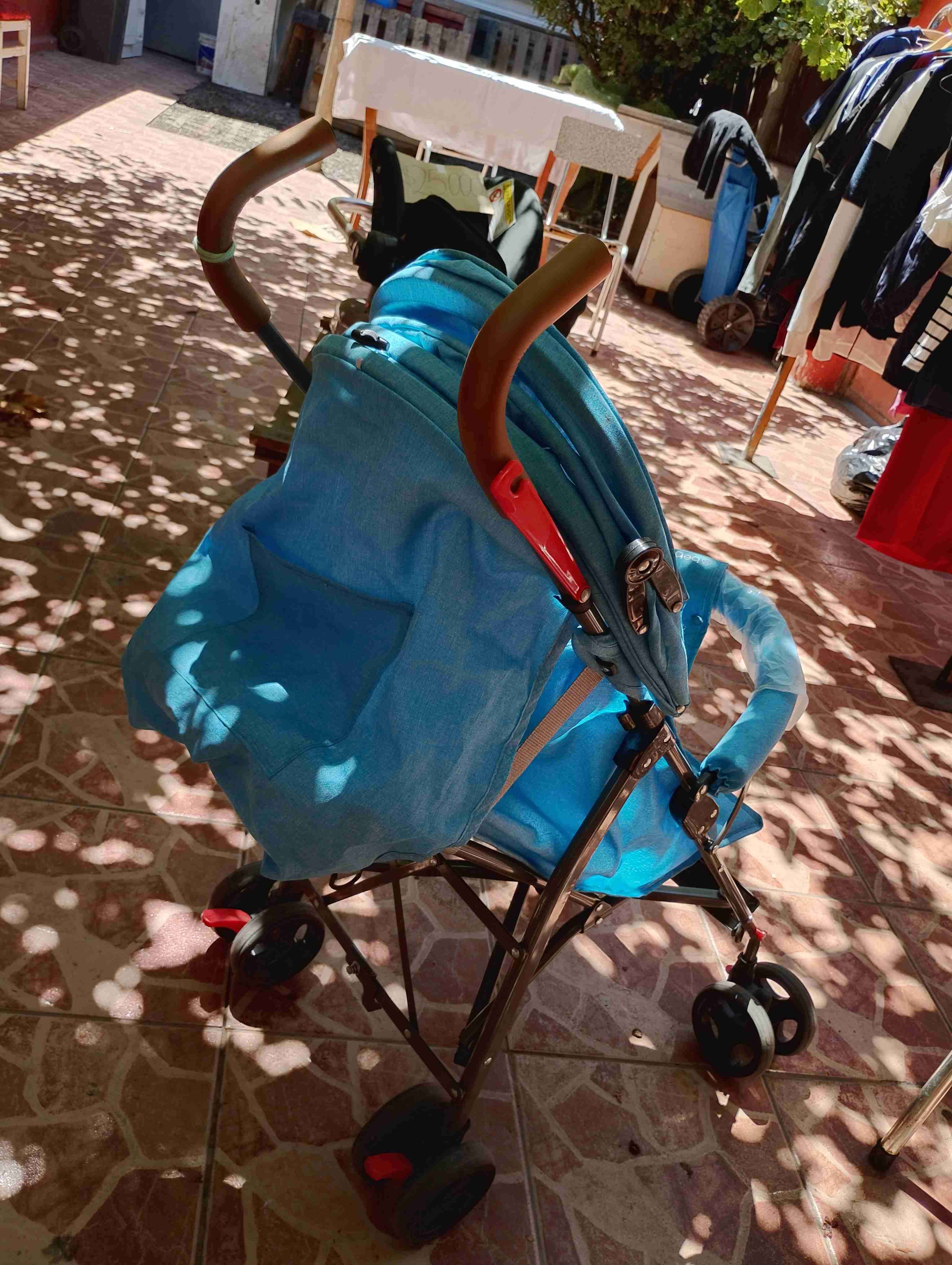 Coche de paseo azul para bebé
