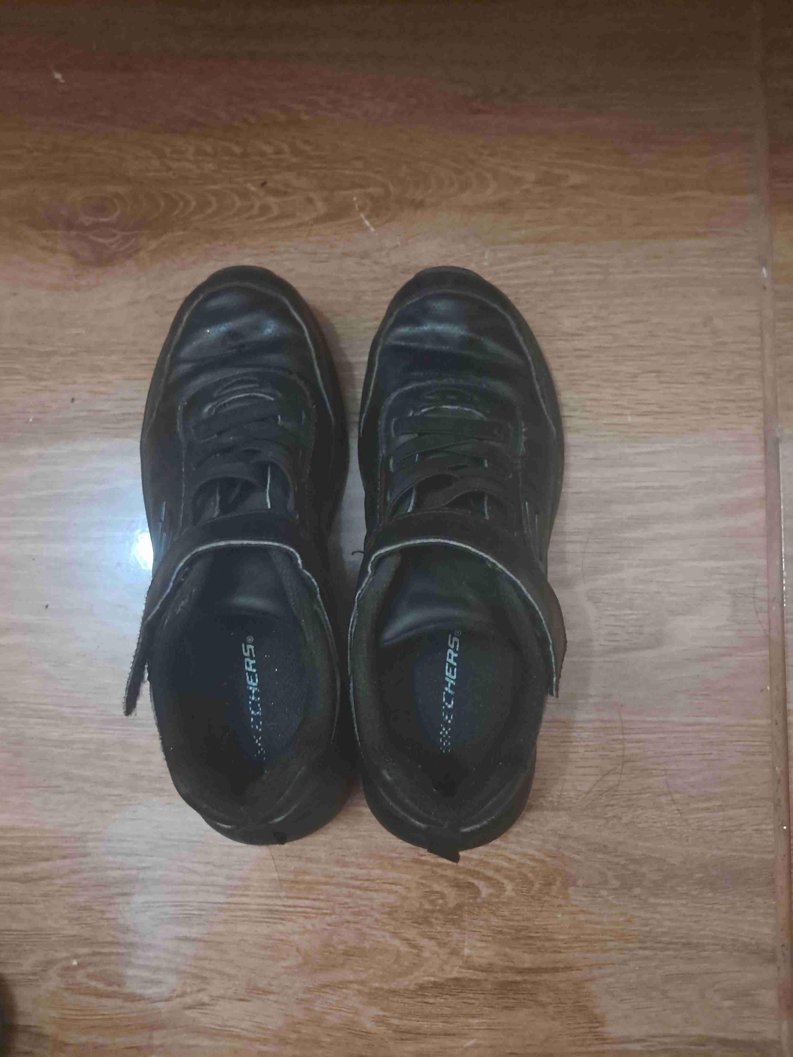 Zapatos negros usados