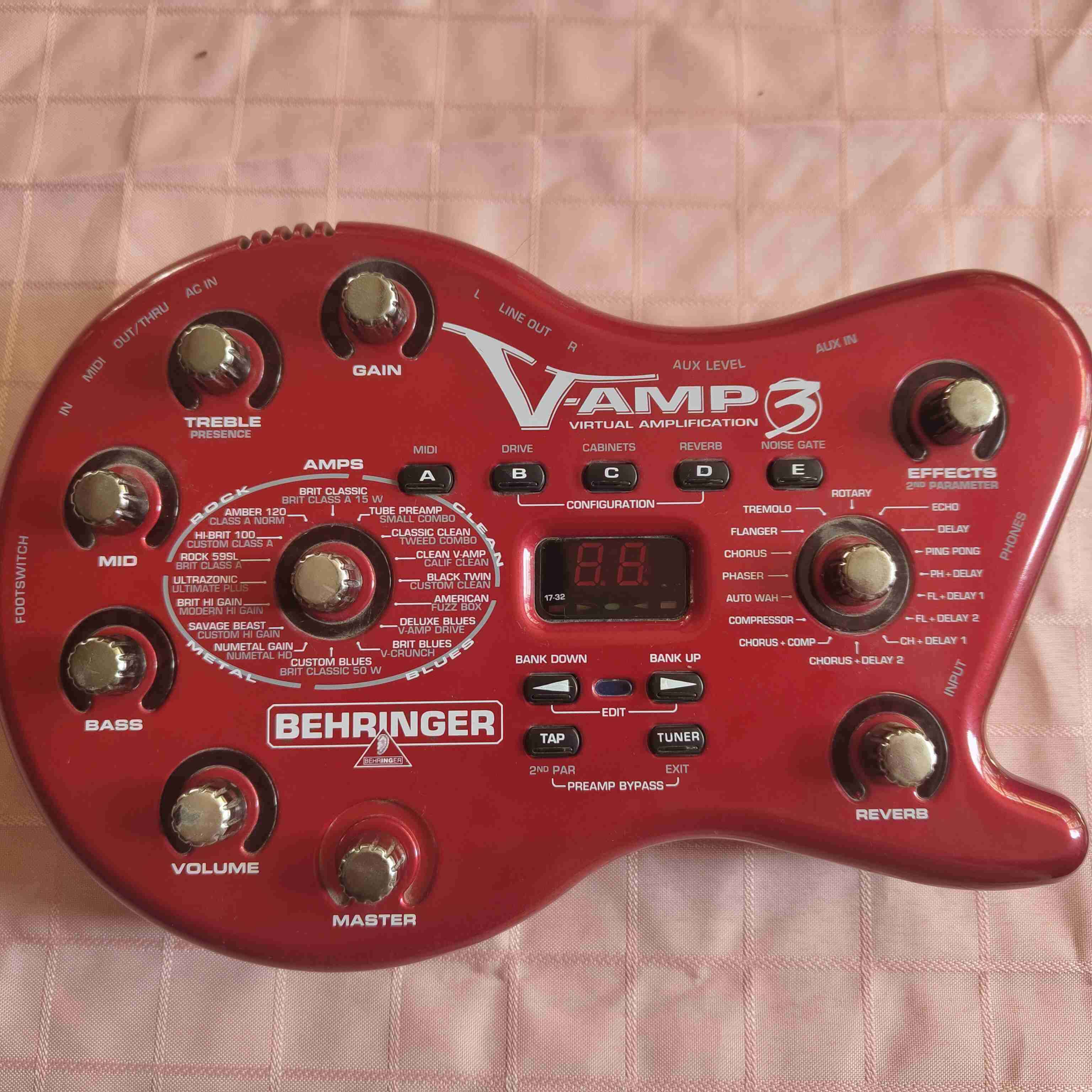 multiefectos Behringer V-Amp 3