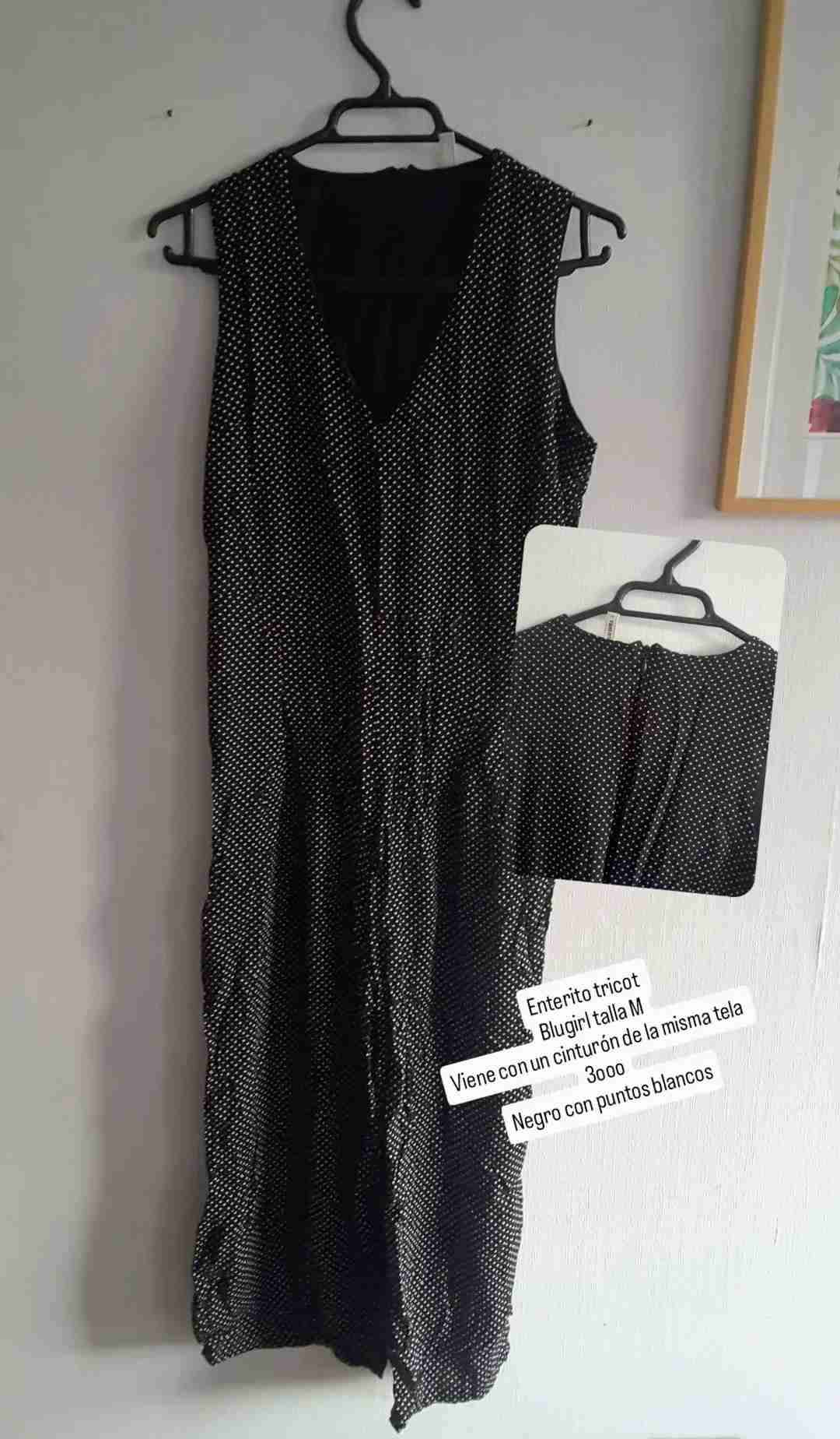 Enterito negro con puntos blancos