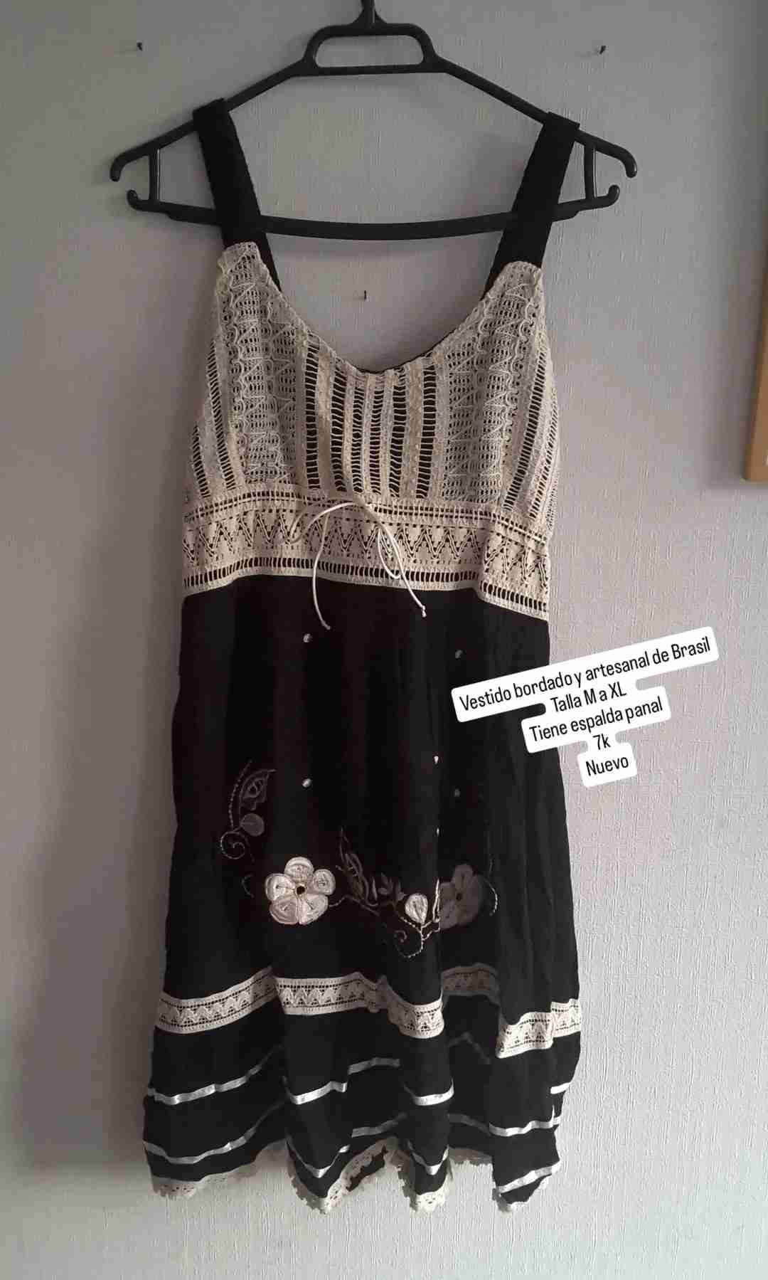 Vestido artesanal bordado negro