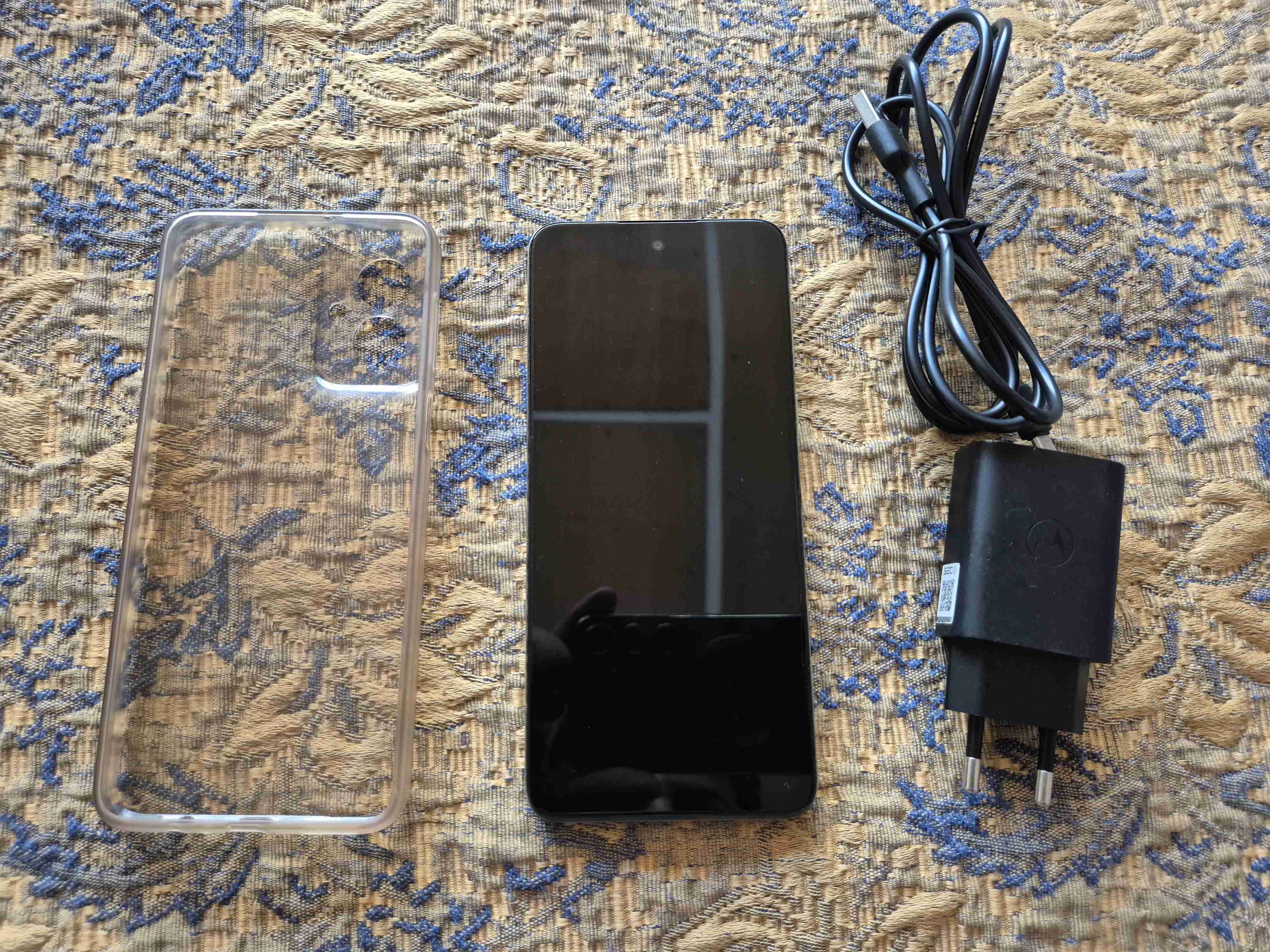 Celular Motorola con cargador - miniatura 2
