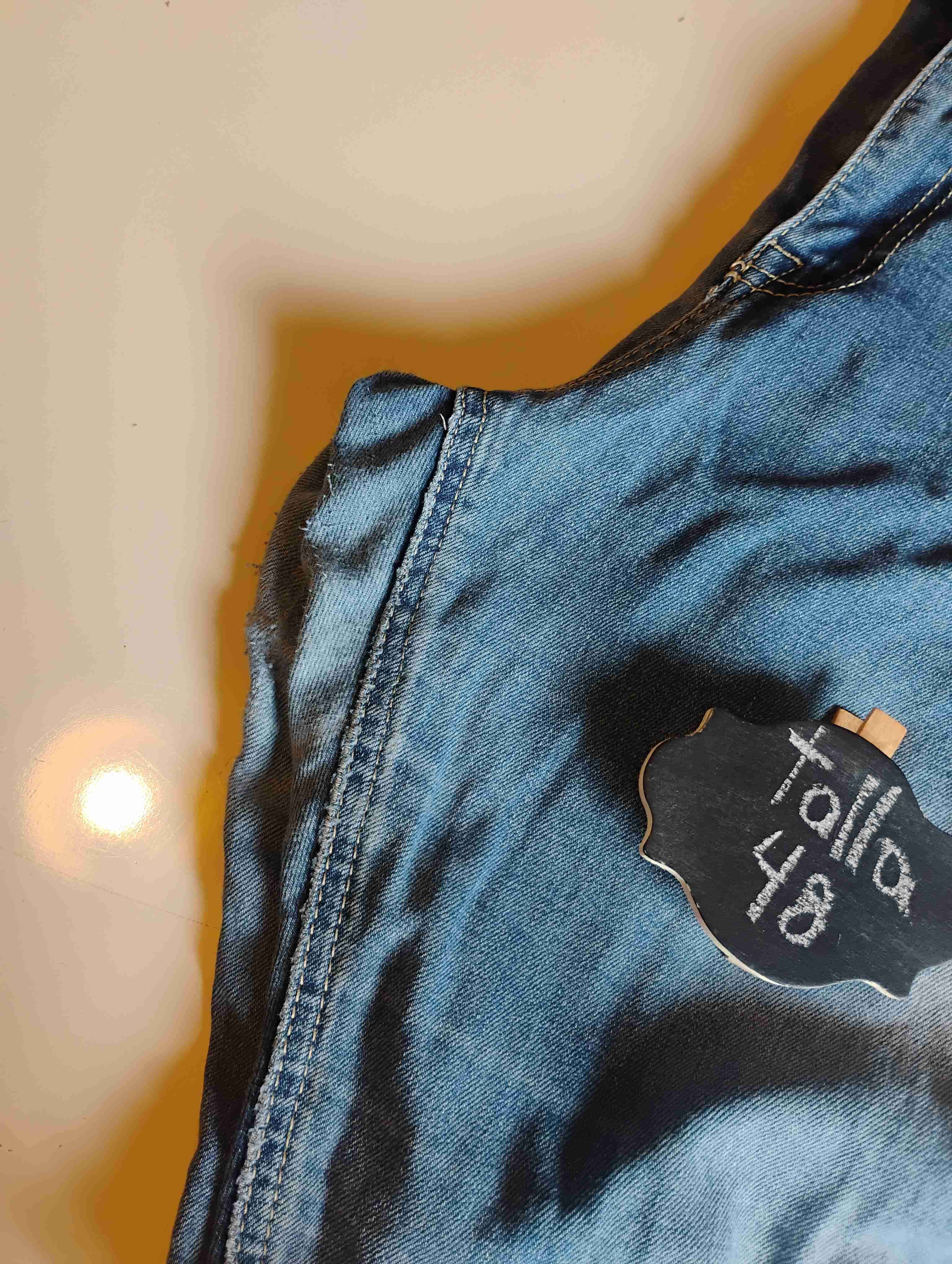 Jeans azul bordado talla 48 - miniatura 3