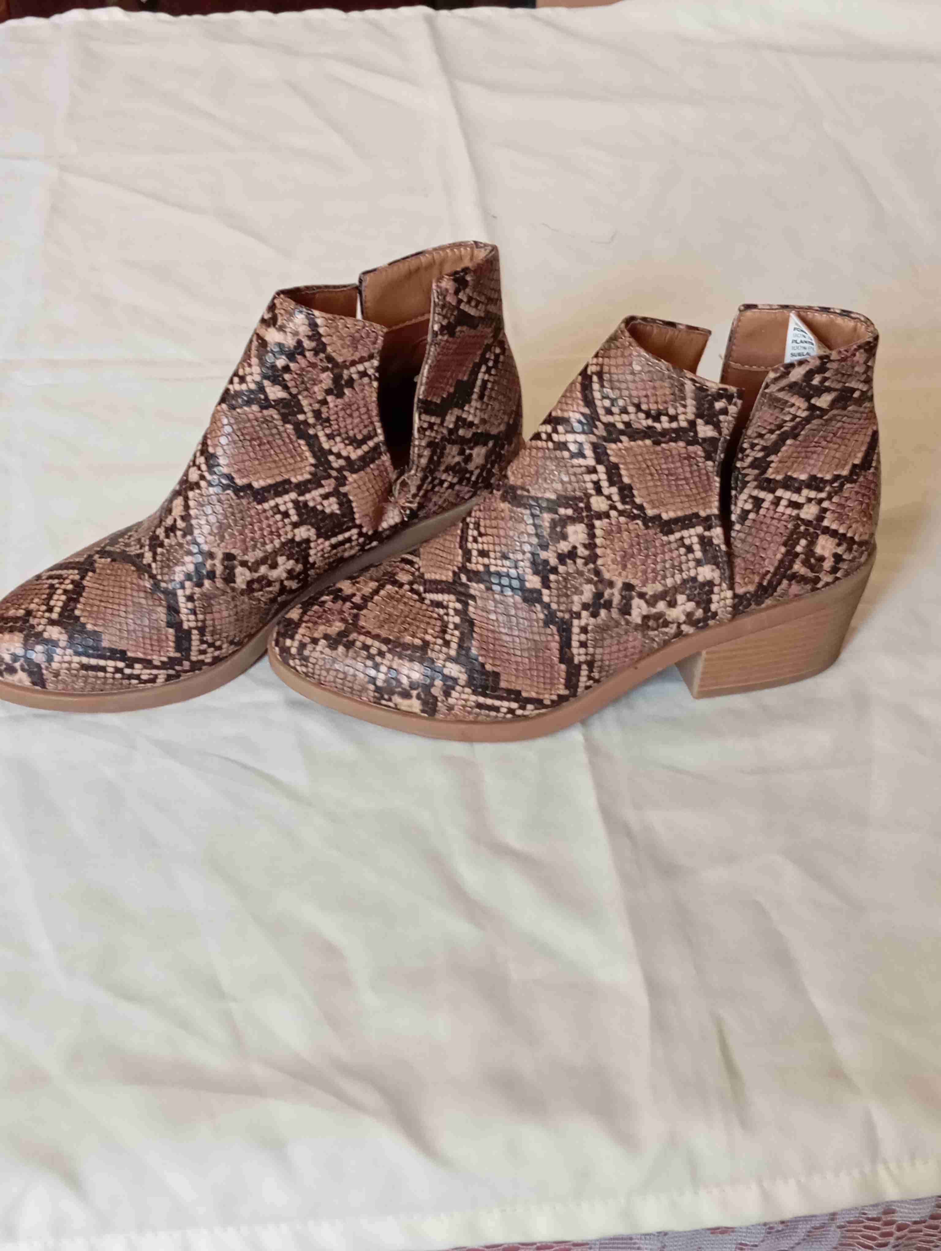 Botines mujer estampado serpiente