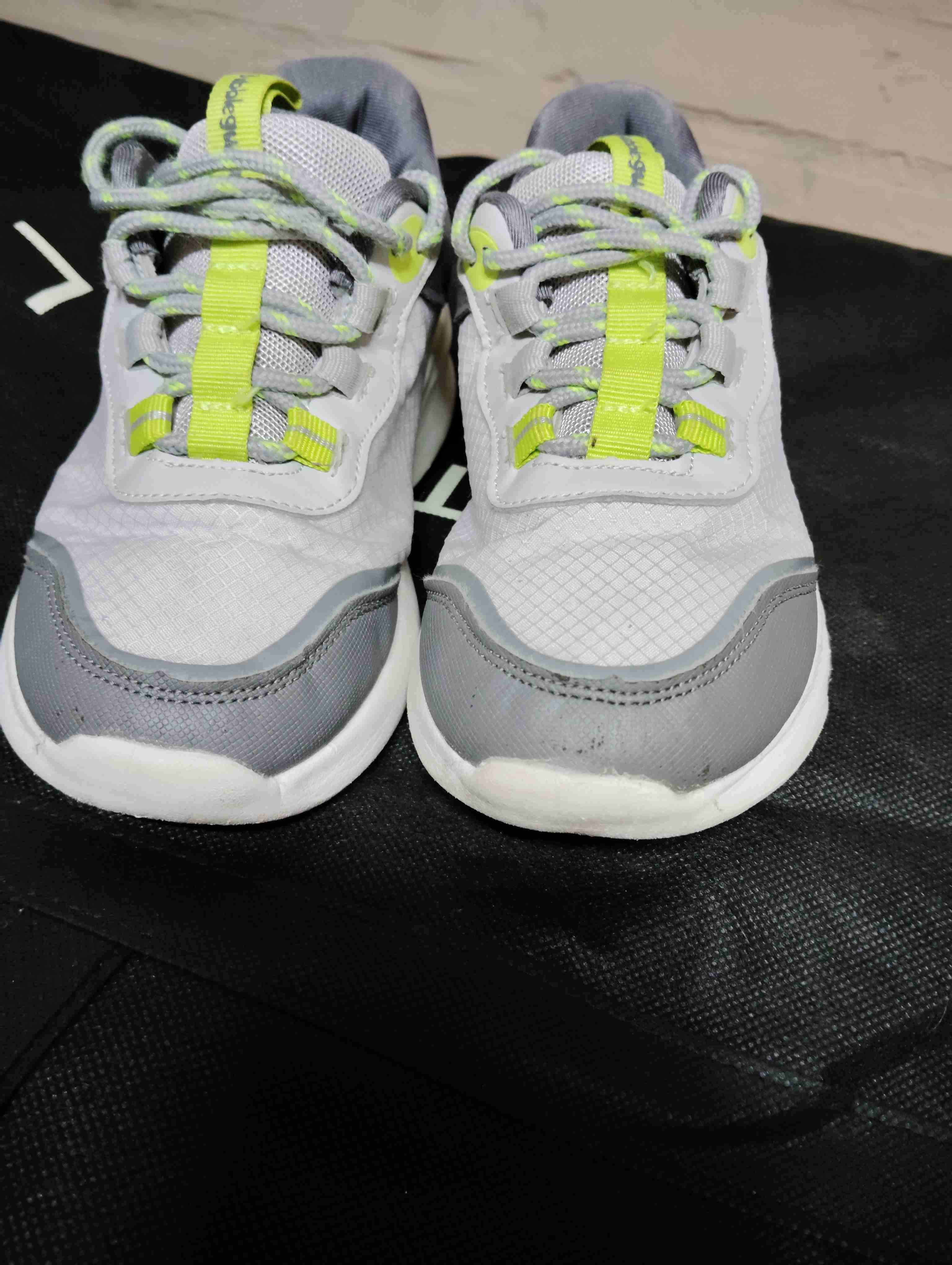 Zapatillas deportivas grises y verdes - miniatura 2