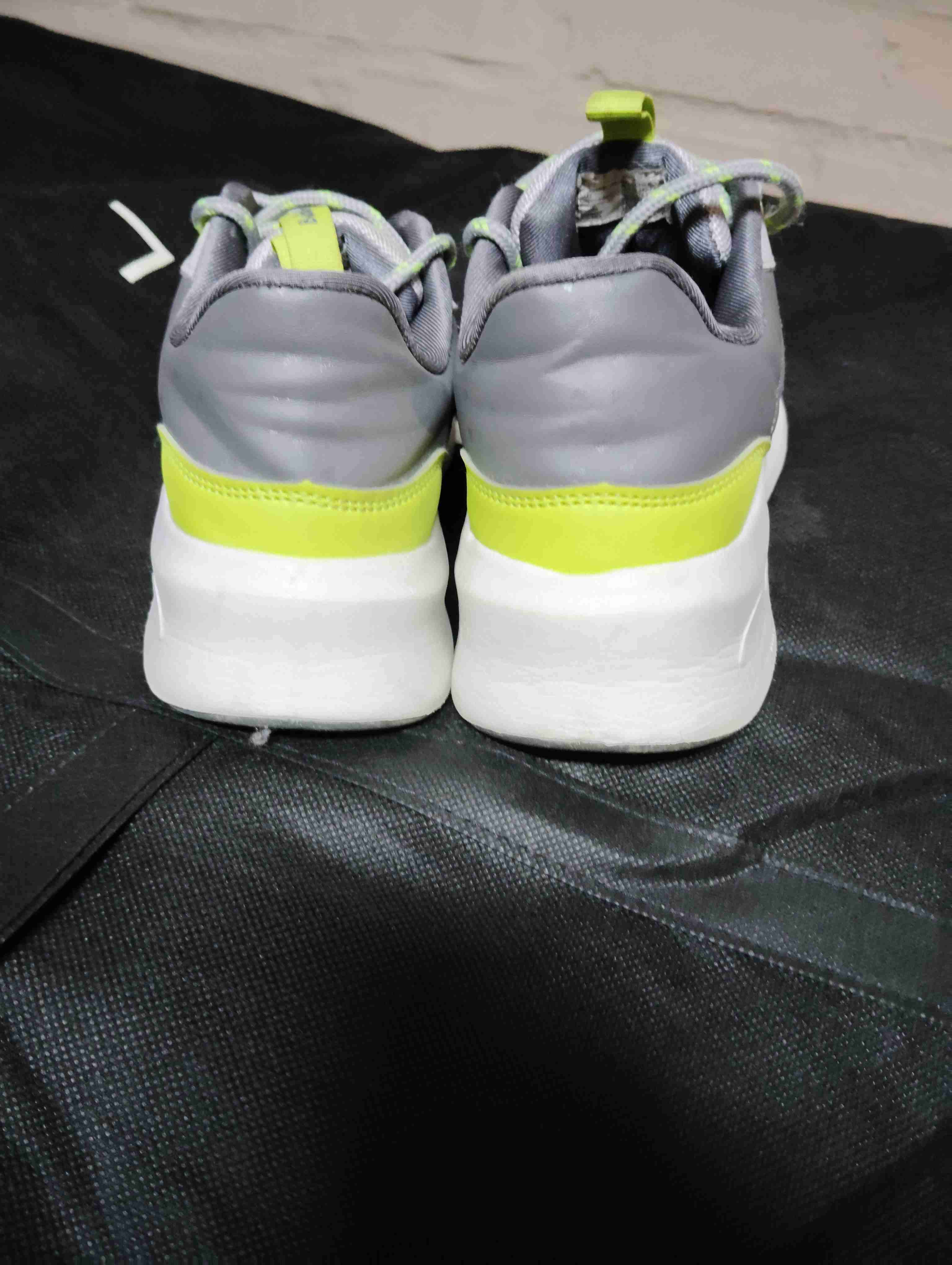 Zapatillas deportivas grises y verdes - miniatura 3