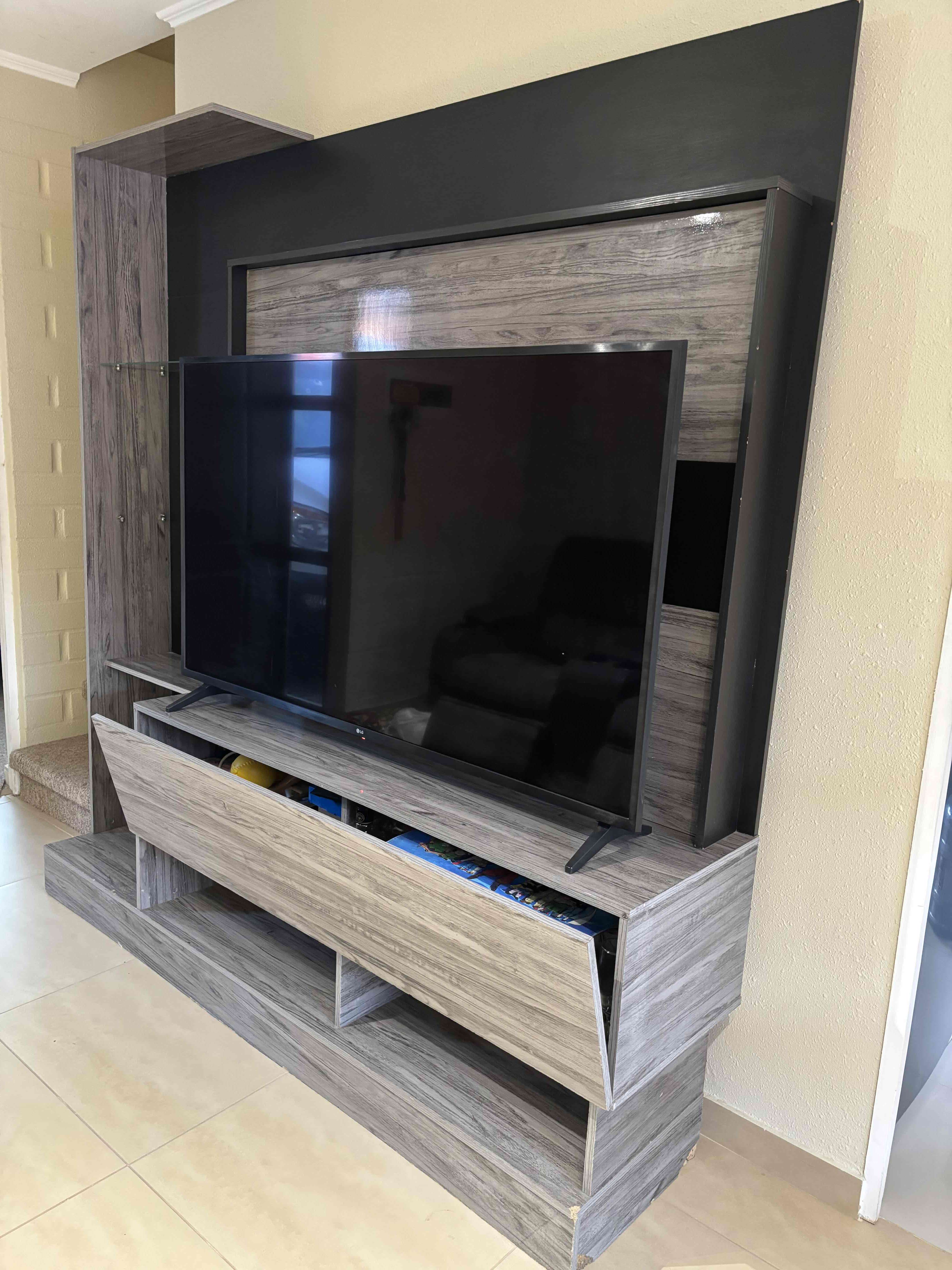 Juego de comedor de madera 8 sillas y rack TV 55” - miniatura 4