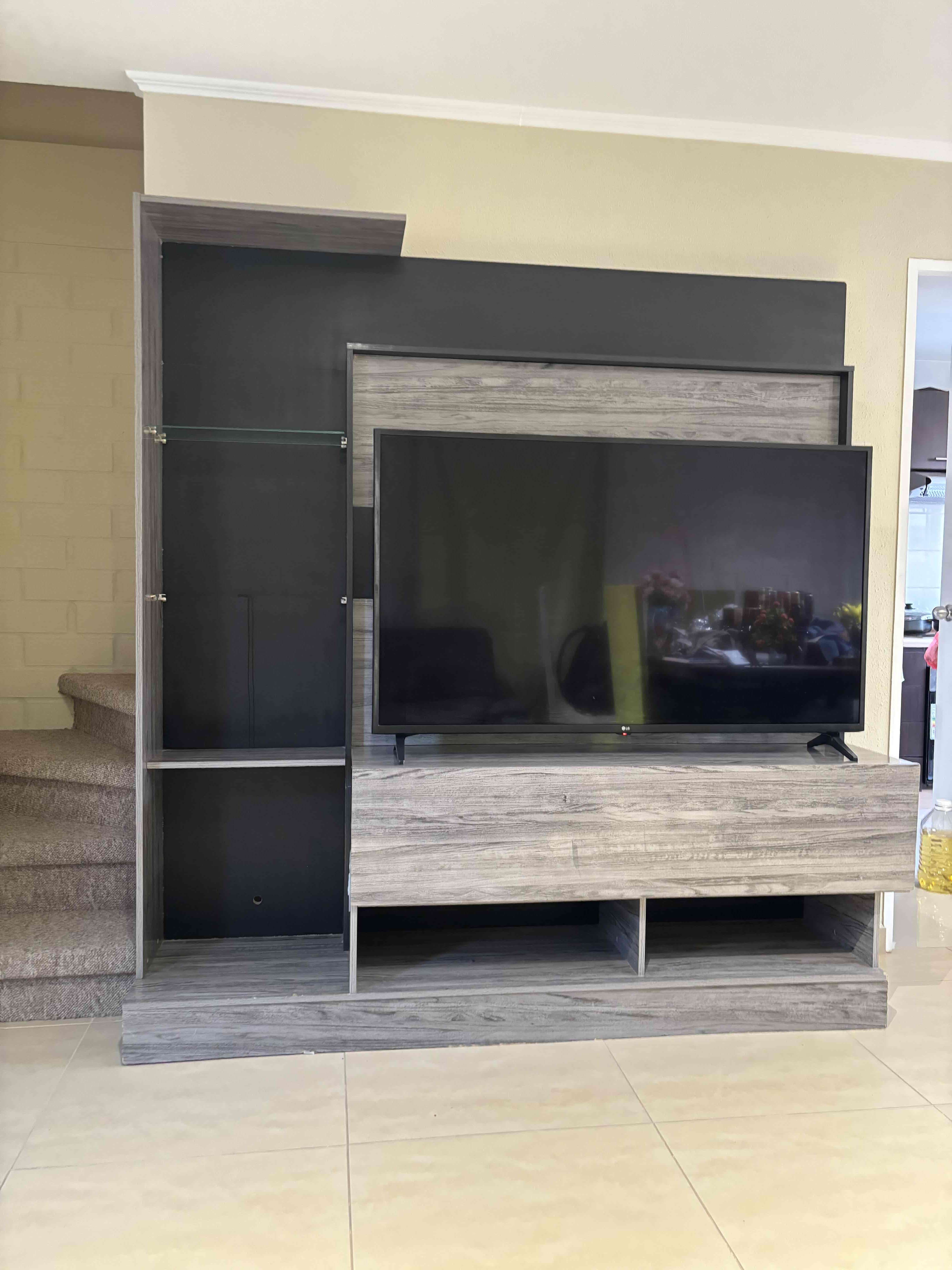 Juego de comedor de madera 8 sillas y rack TV 55” - miniatura 5